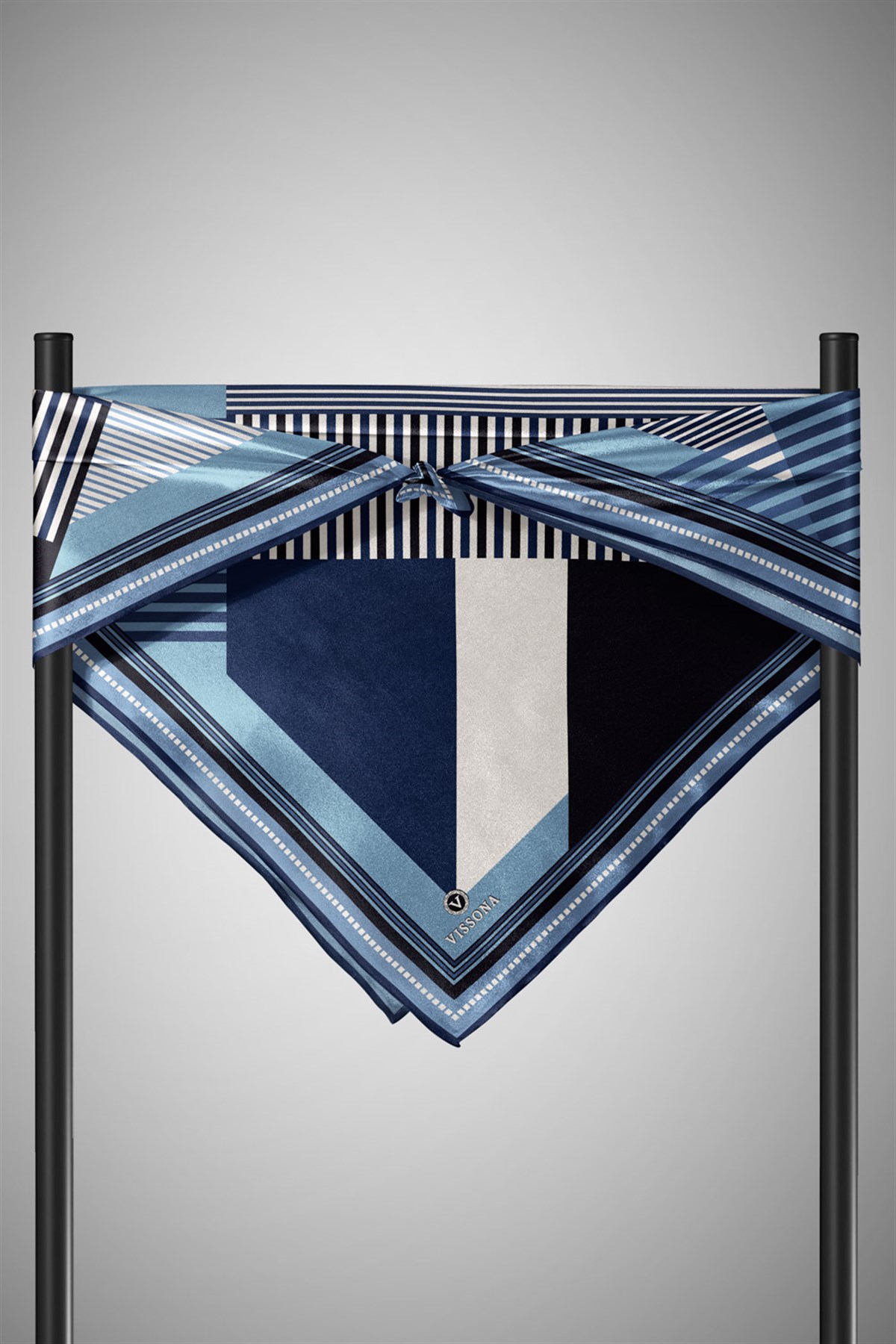 %100 Twill İpek Geometrik Desenli İndigo Renkli 90x90 Eşarp Dikim Şekli : El Dikişi
