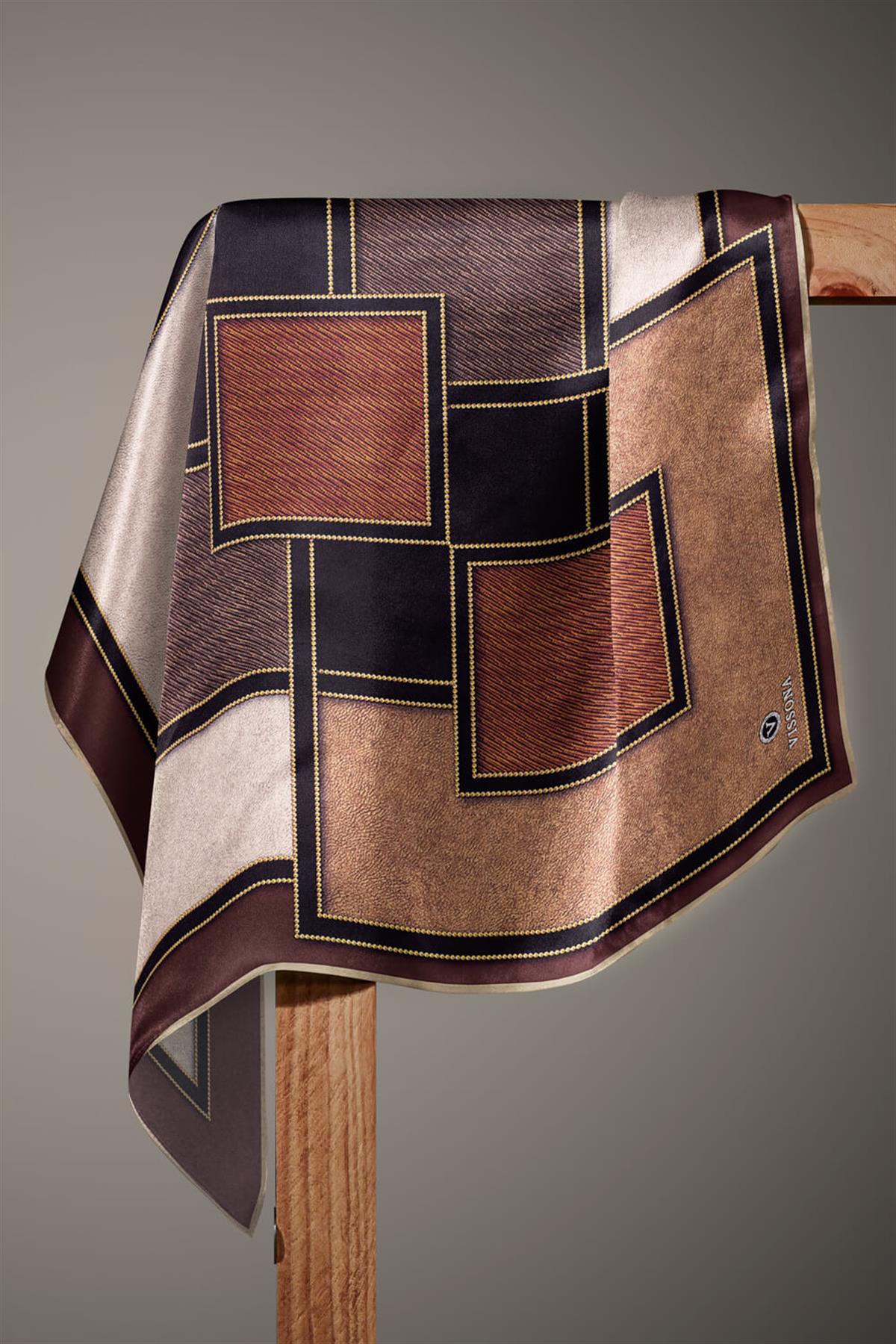 100% Twill İpek Gold Detaylı Kare Desenli Kahverengi - Bej Renkli 90x90 Dikim Şekli : El Dikişi