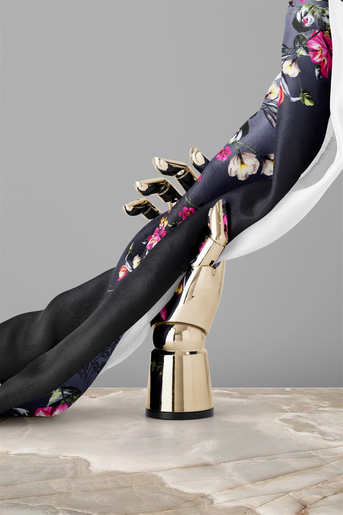 %100 Twill İpek Sonsuz Çiçek Desenli Siyah Renkli 90x90 Eşarp Dikim Şekli : El Dikişi