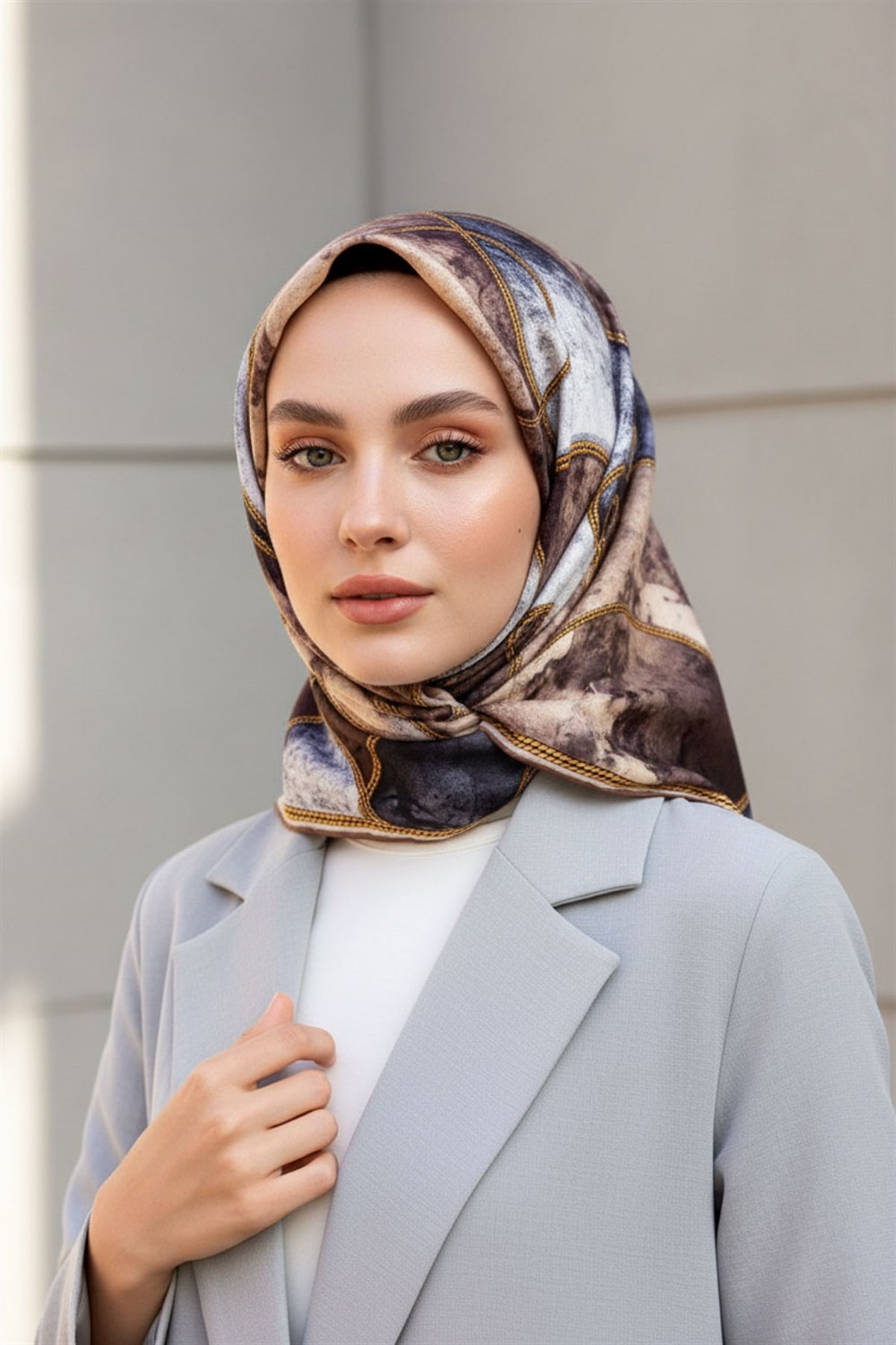 %100 Twill İpek Zincirli Mermer Desenli Bej - Gri Renkli 90x90 Eşarp Dikim Şekli : El Dikişi