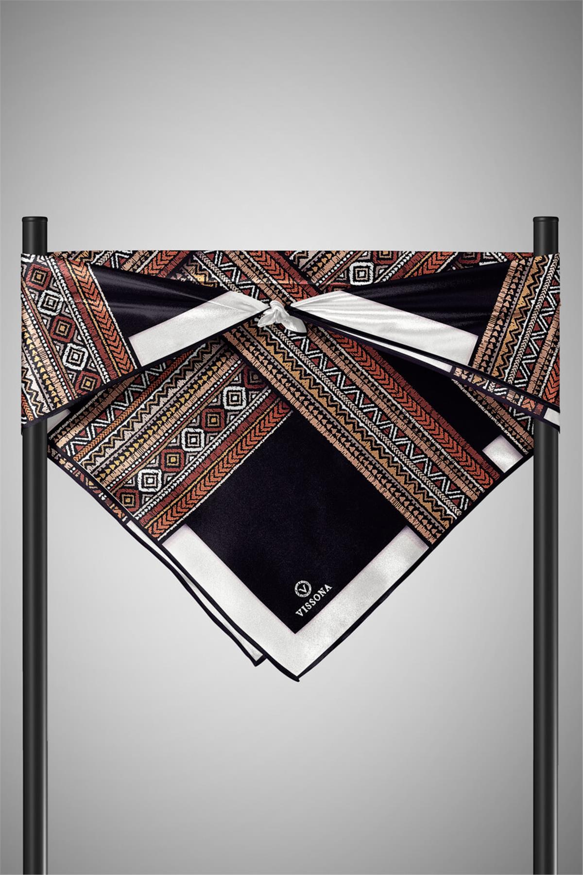%100 Twill İpek Etnik Desenli Siyah - Taba Renkli 90x90 Eşarp Dikim Şekli : El Dikişi