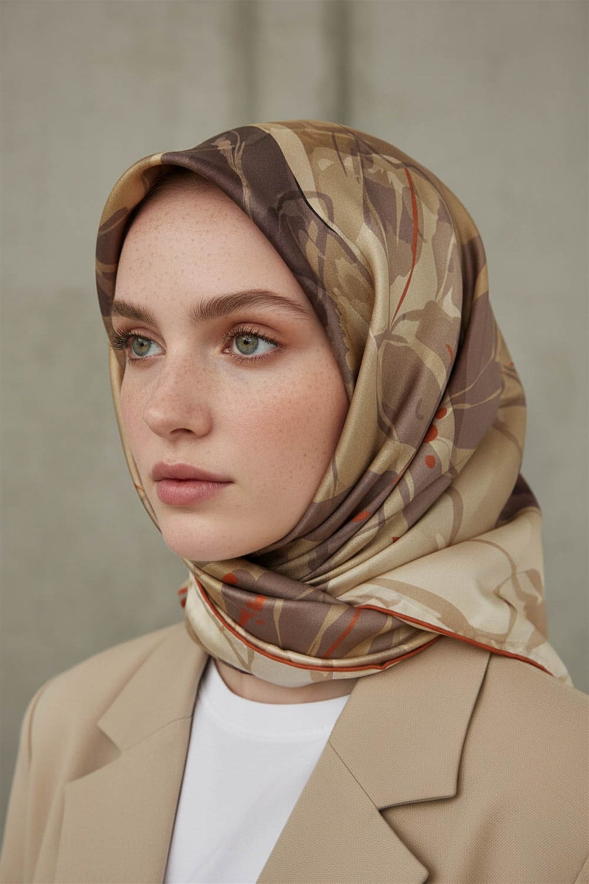 %100 Twill İpek Çiçekli Sulu Boya Dalga Desenli Bej - Taba Renkli 90x90 Eşarp Dikim Şekli : El Dikişi