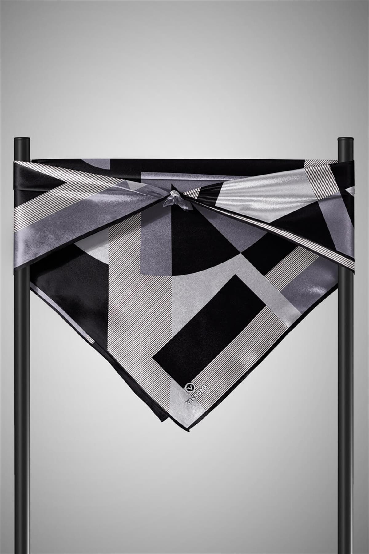 %100 Twill İpek Geometrik Çizgi Desenli Siyah - Gri Renkli 90x90 Eşarp Kenar Dikiş Şekli El Dikişli