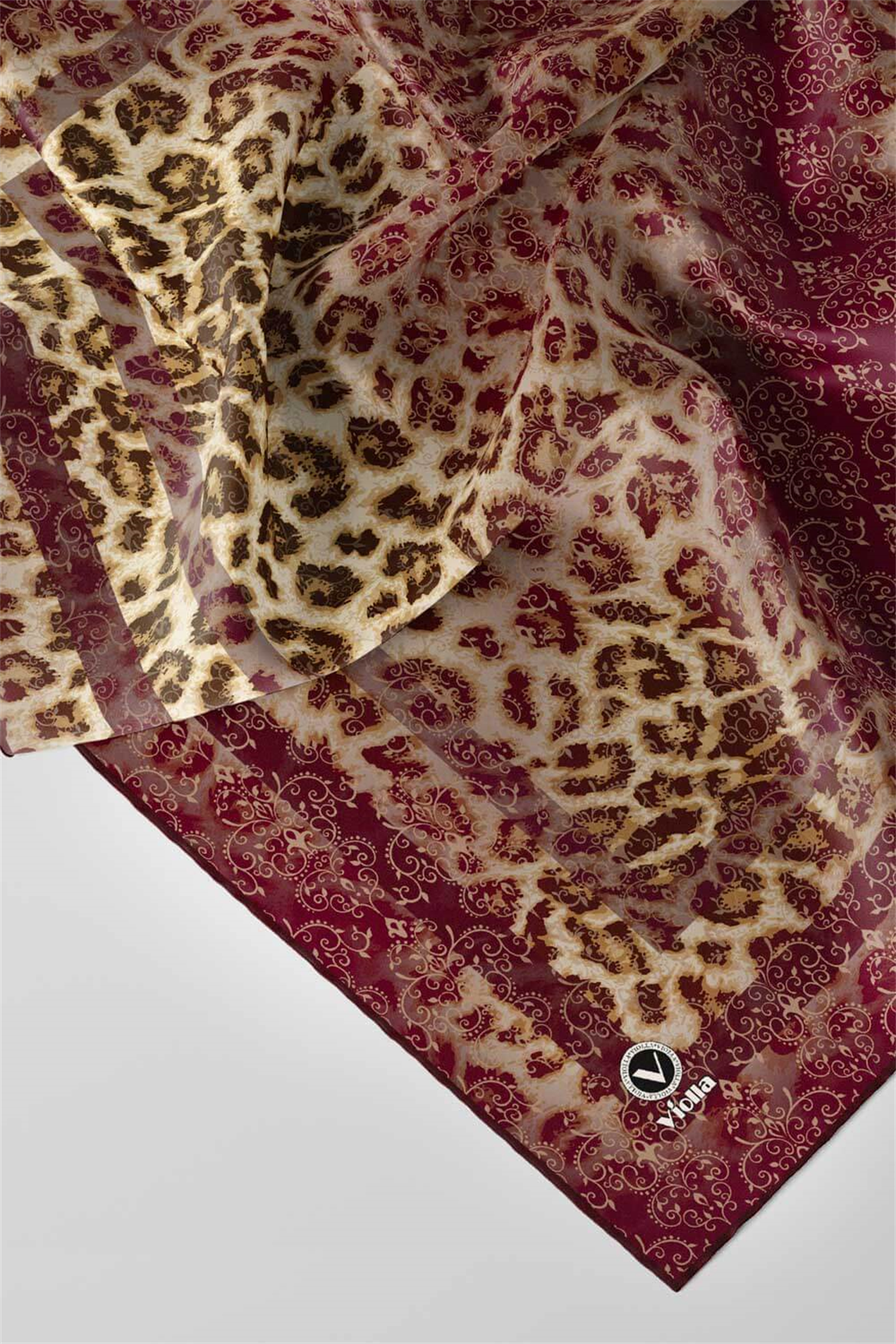 Twill Leopar Desenli Mürdüm Renkli 90x90 Eşarp (İpek İçermez) Kenar Dikiş Şekli El Dikişli