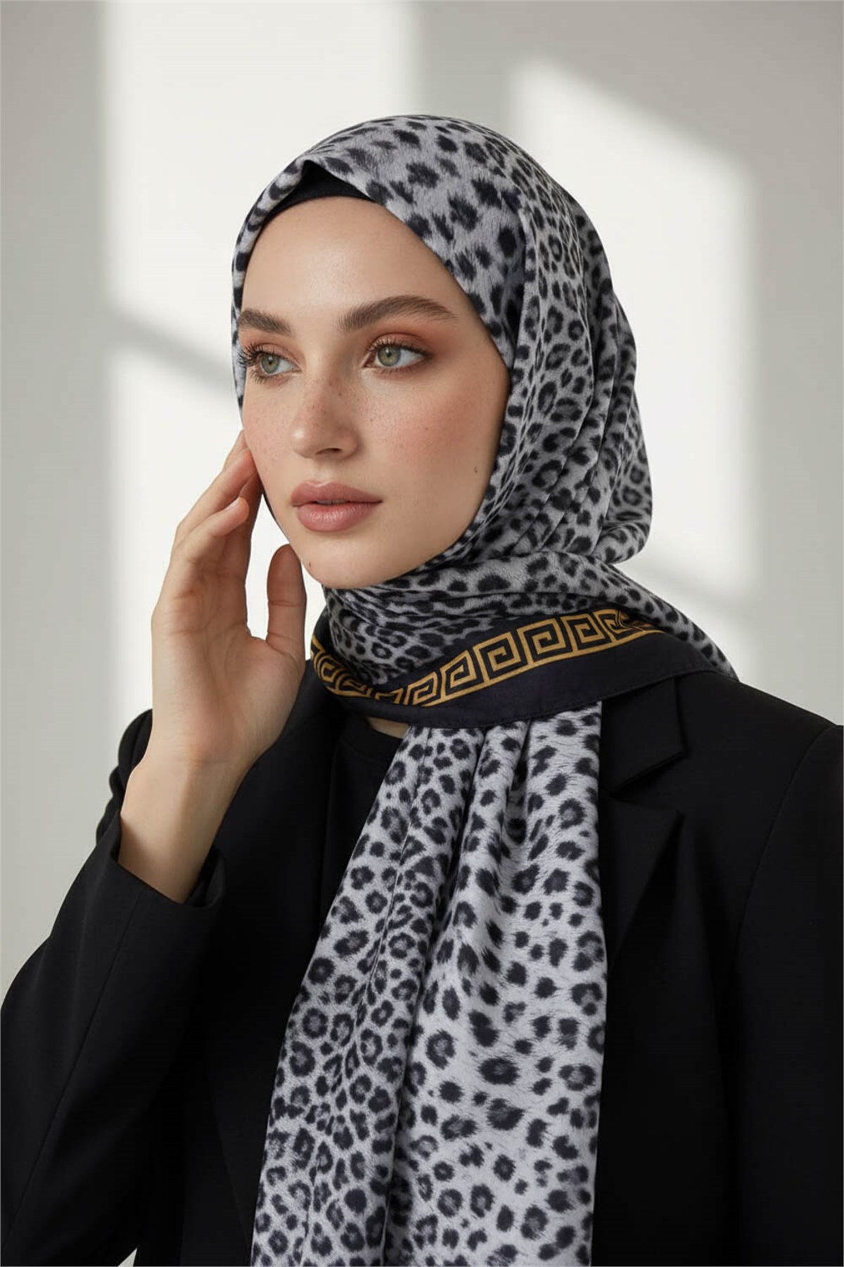 KREP BAROK BARDÜRLÜ LEOPAR DESENLİ SİYAH - GRİ RENKLİ 75X195 KIRIŞMAZ ŞAL