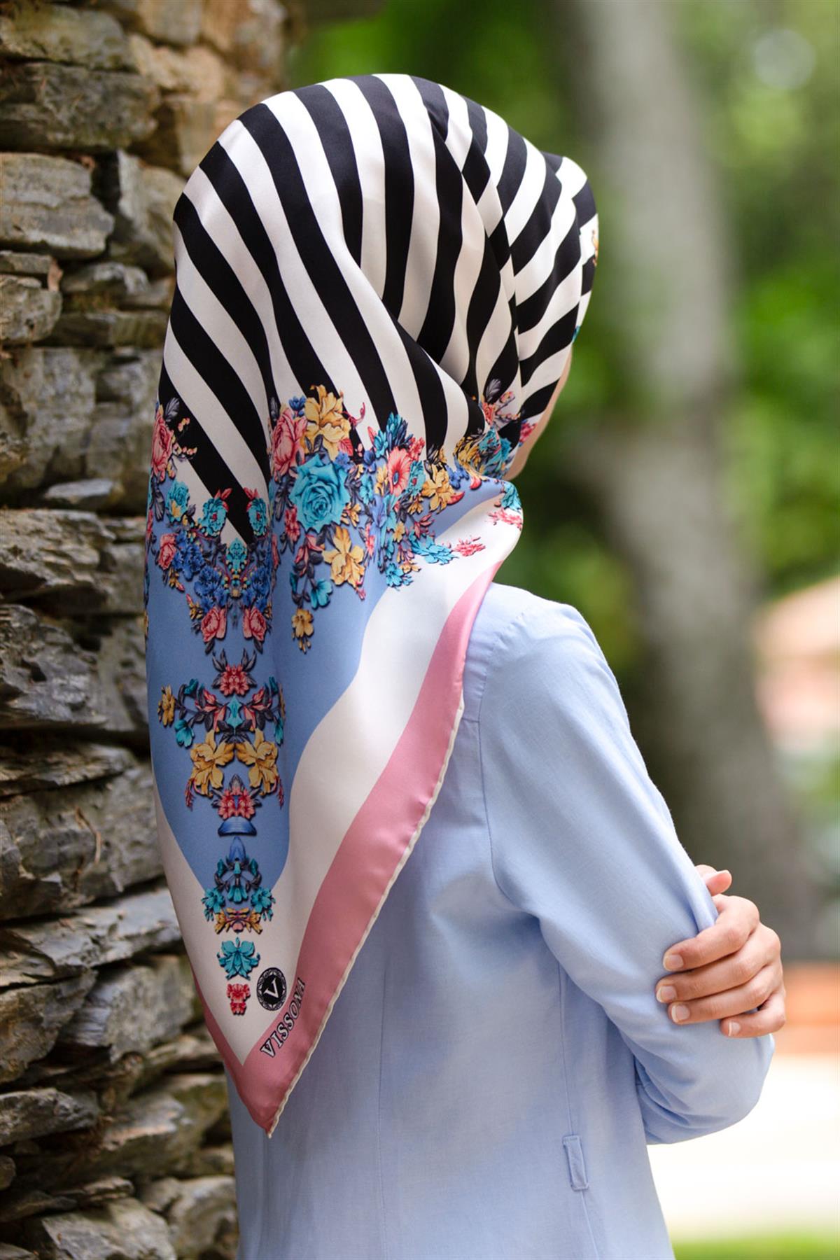 %100 Twill İpek Çıtır Çiçekli Ve Çizgi Desenli Pudra - Bebe Mavisi Renkli 90x90 Eşarp Dikim Şekli : El Dikişi