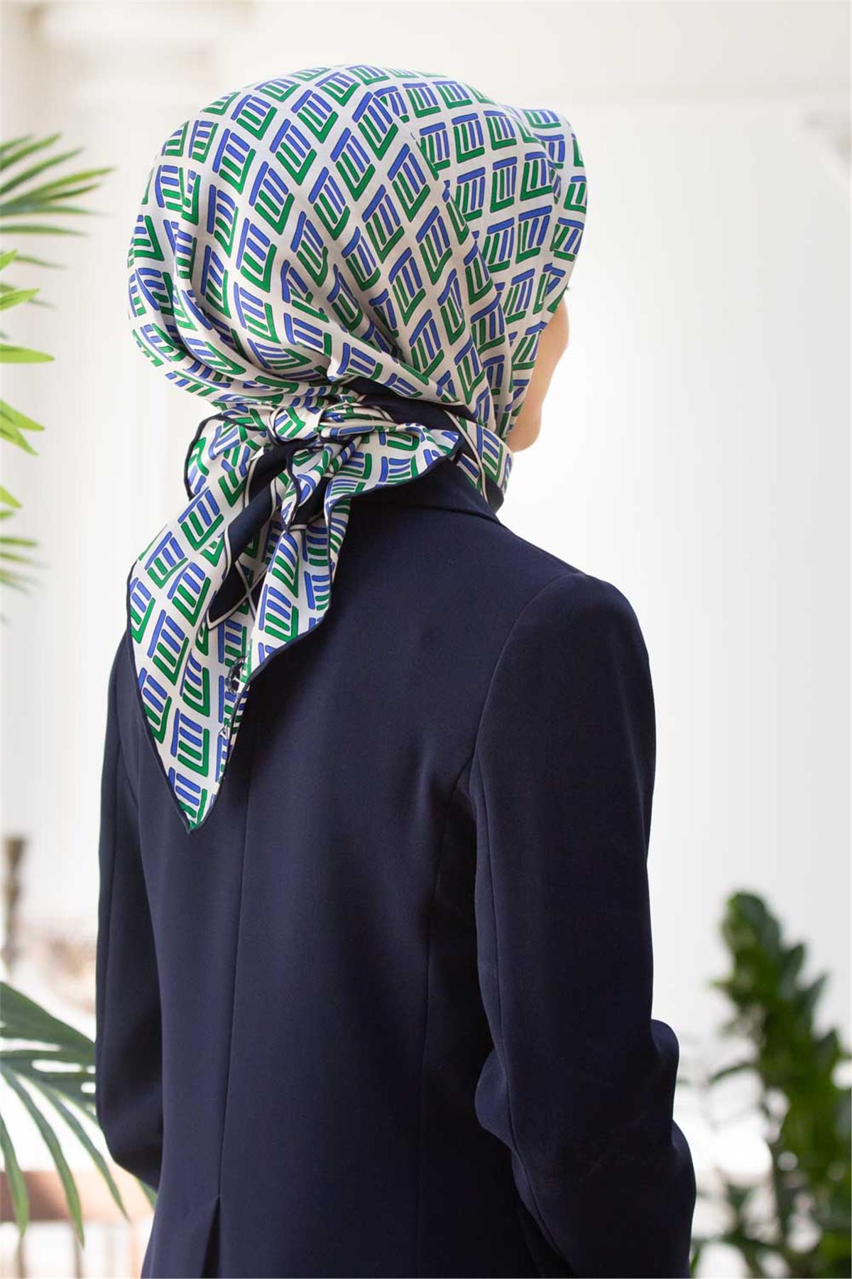 %100 Twill İpek Geometrik Desenli Saks - Zümrüt Yeşili Renkli 90x90 Eşarp Dikim Şekli : El Dikişi