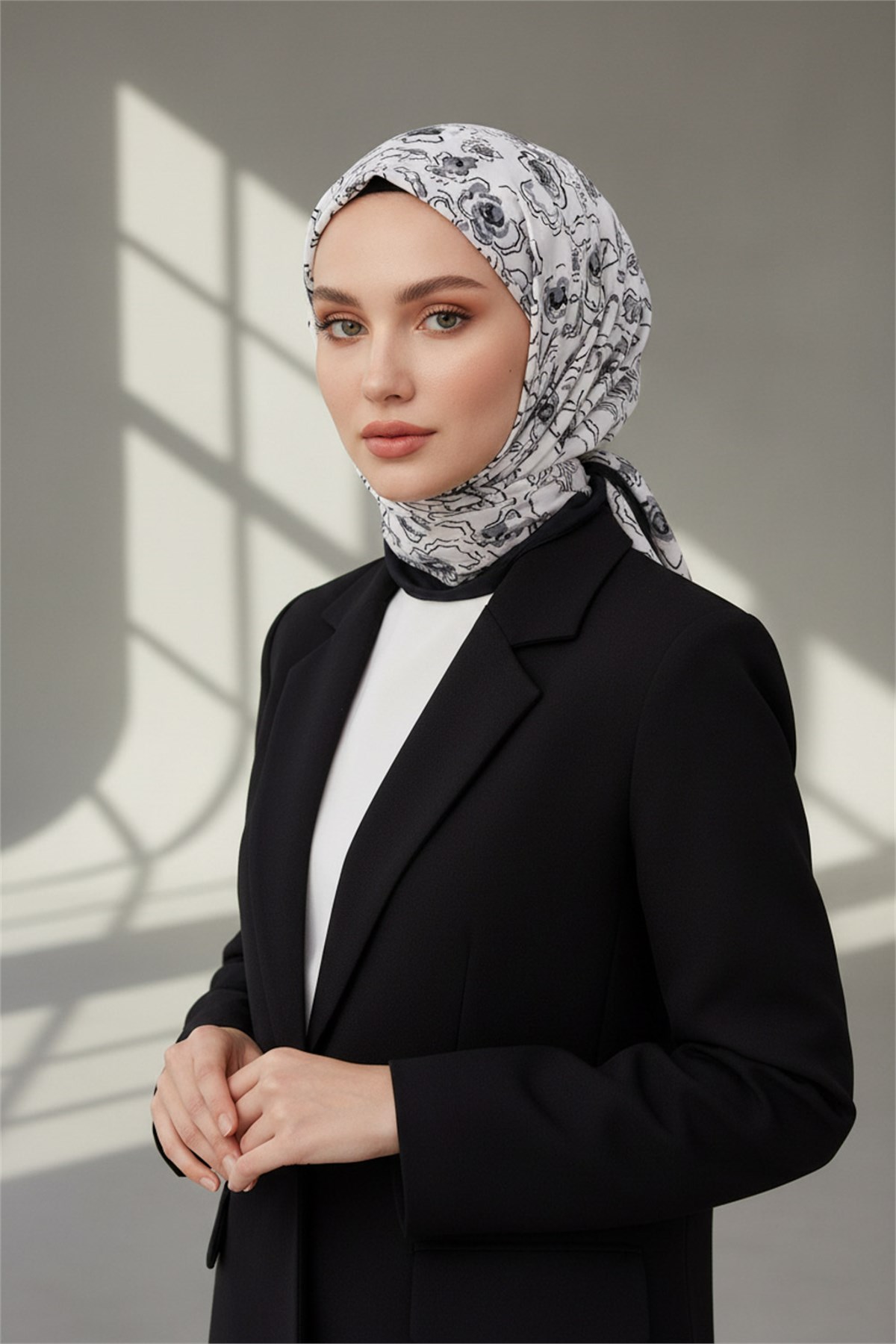 KREP ÇİÇEKLİ GÜMÜŞ - GRİ RENKLİ 75X195 KIRIŞMAZ ŞAL