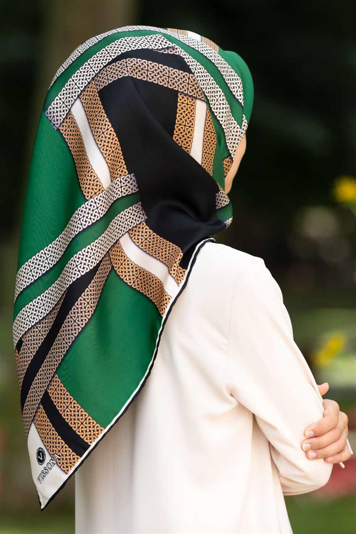 %100 Twill İpek Geometrik Desenli Siyah - Zümrüt Yeşili Renkli 90x90 Eşarp Dikim Şekli : El Dikişi