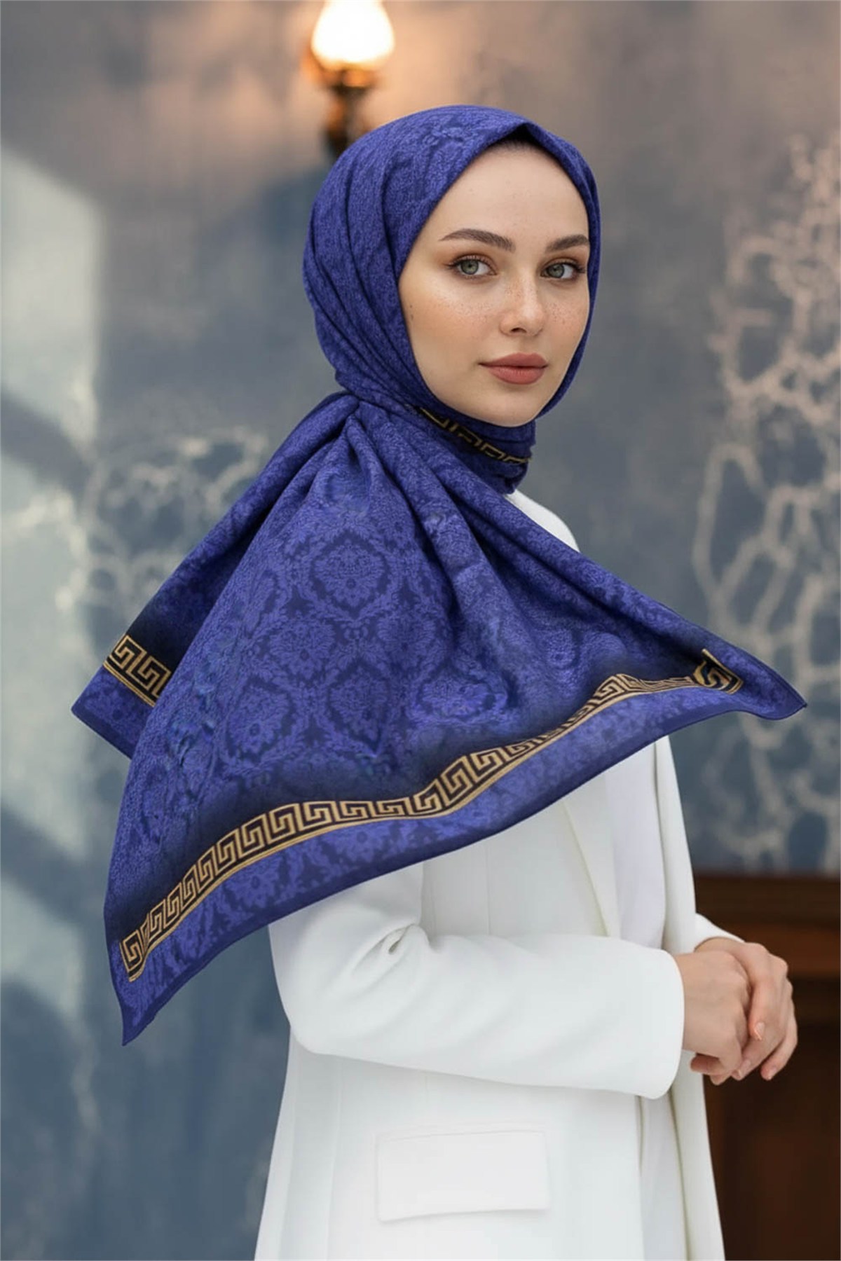 KREP GOLD DETAYLI BAROK DESENLİ LACİVERT RENKLİ 75X195 KIRIŞMAZ ŞAL