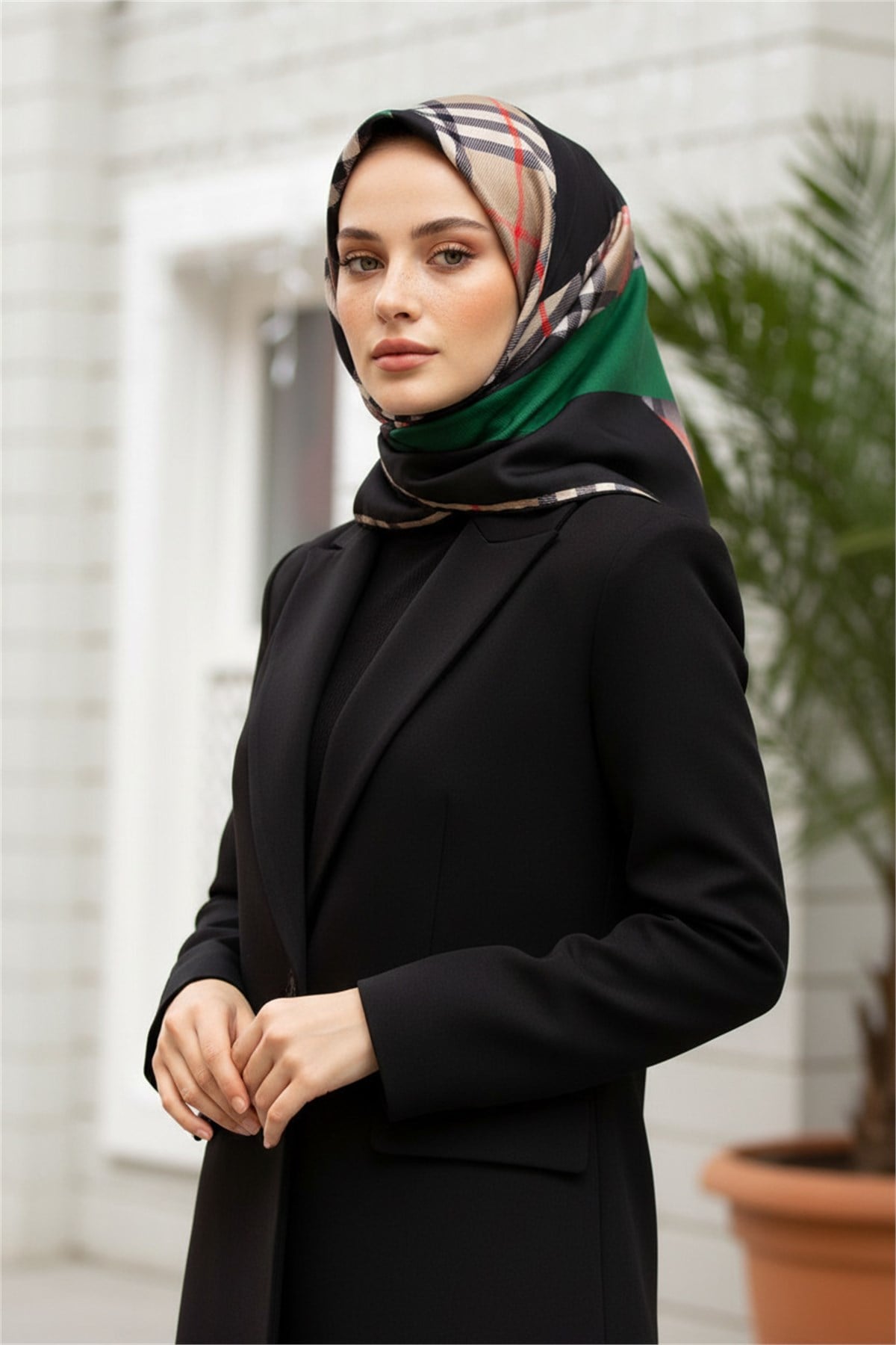 %100 Twill İpek Eşarp 90x90 Zümrüt Yeşili Siyah Ekose Desenli El Dikişli Kadın Eşarp
