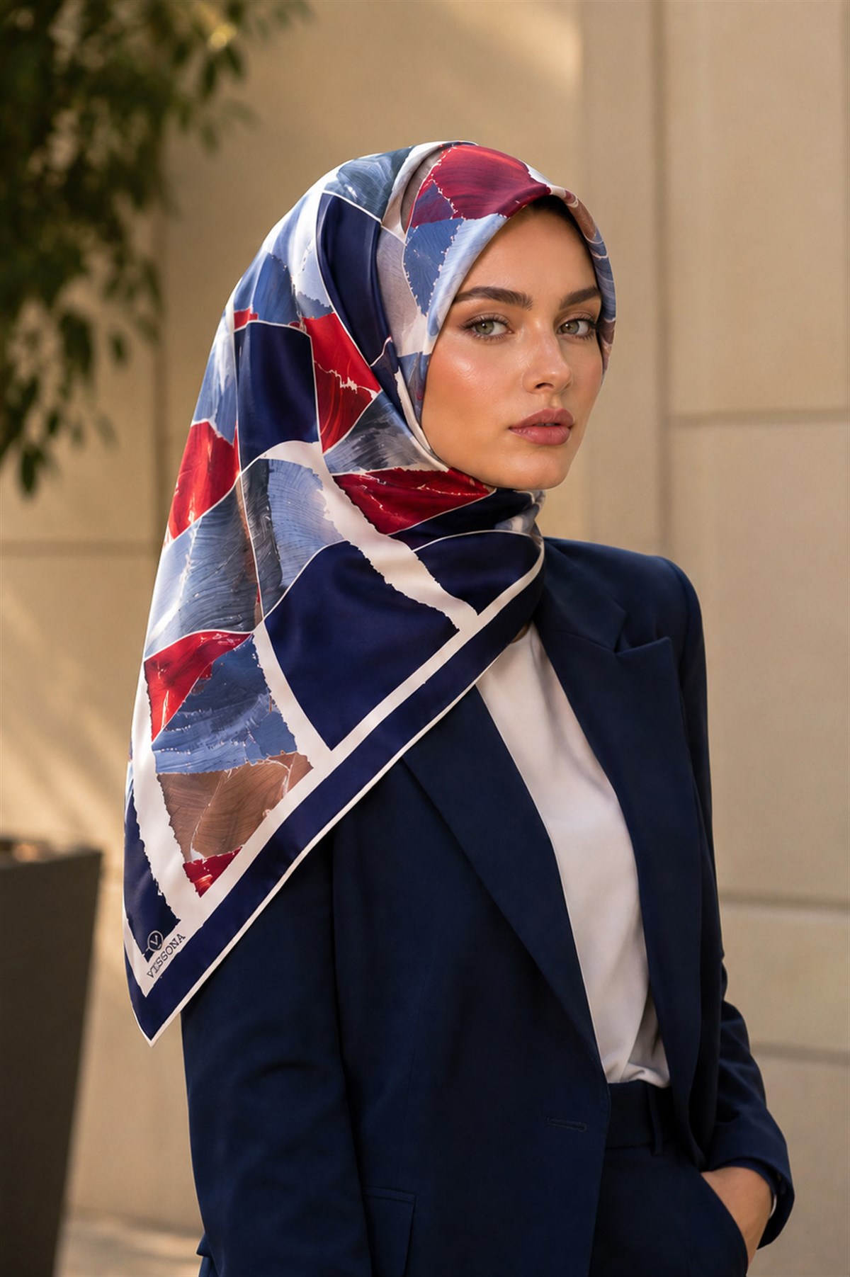 %100 Twill İpek Geometrik Desenli Lacivert - Kırmızı Renkli 90x90 Eşarp Dikim Şekli : El Dikişi