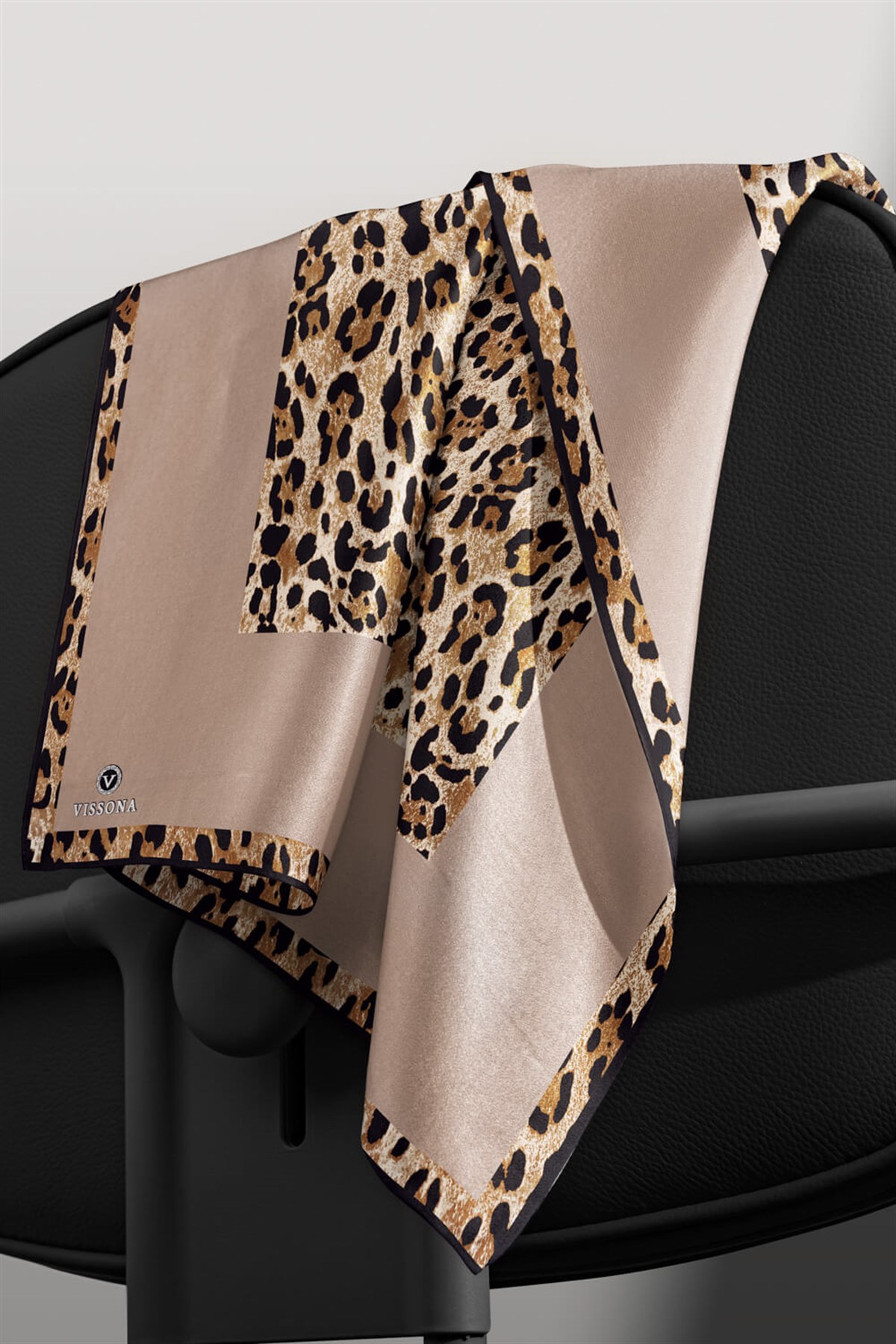 %100 Twill İpek Leopar Desenli Vizon Renkli 90x90 Eşarp Dikim Şekli : El Dikişi