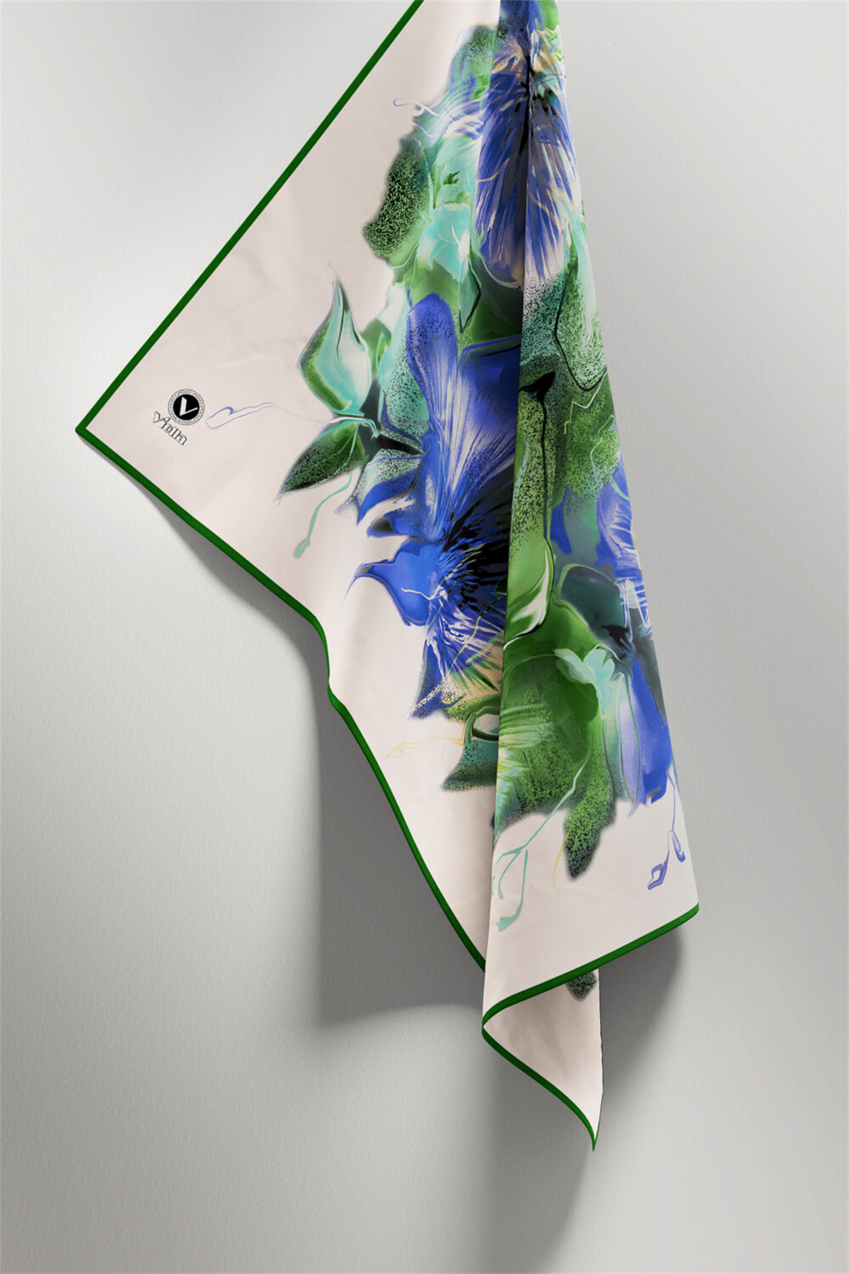 Twill Çiçek Desenli Zümrüt Yeşili - Saks Renkli 90x90 Eşarp (İpek İçermez) Kenar Dikiş Şekli El Dikişli