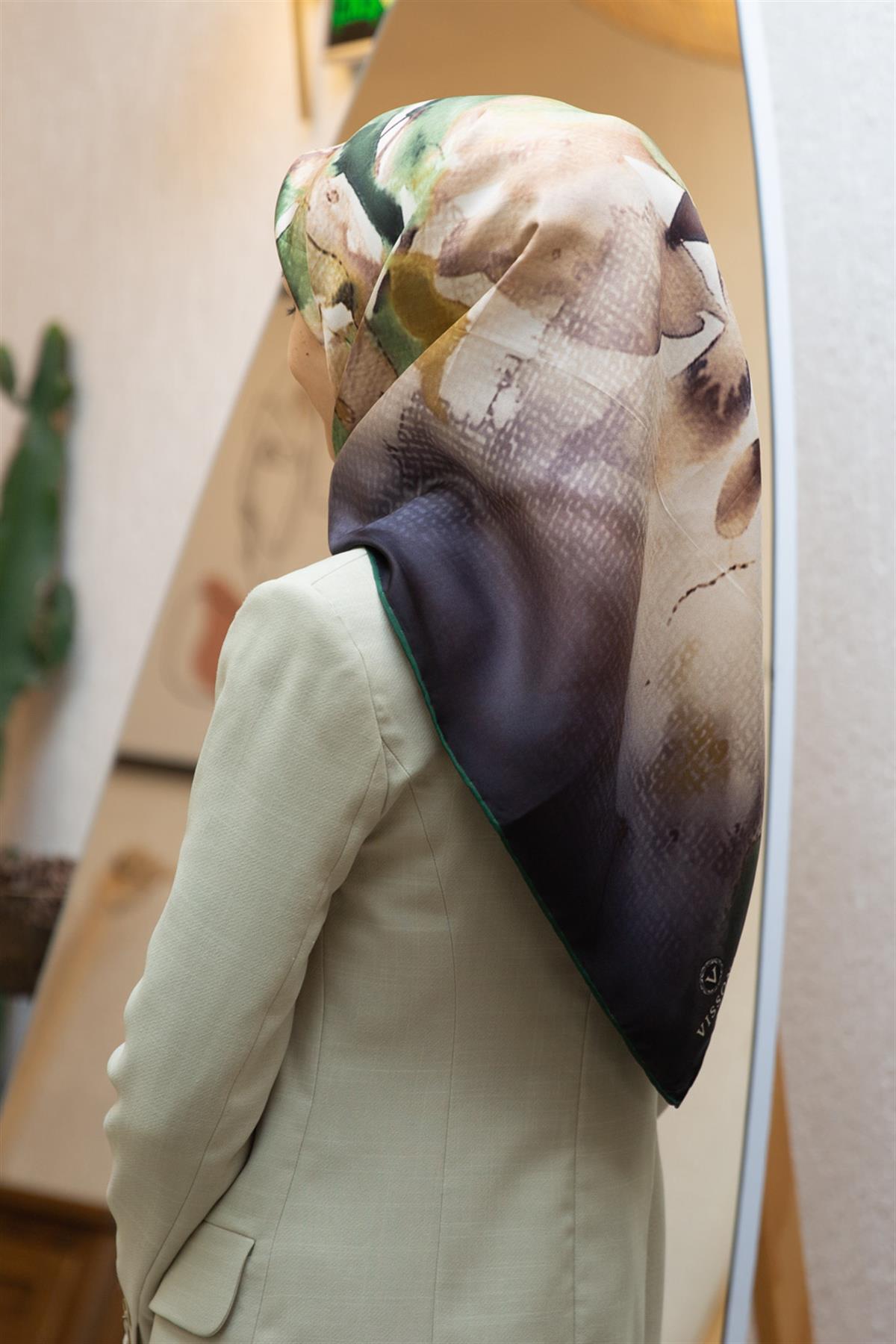 %100 Twill İpek Suluboya Çiçek Desenli Hardal - Haki Renkli 90x90 Eşarp Dikim Şekli : El Dikişi