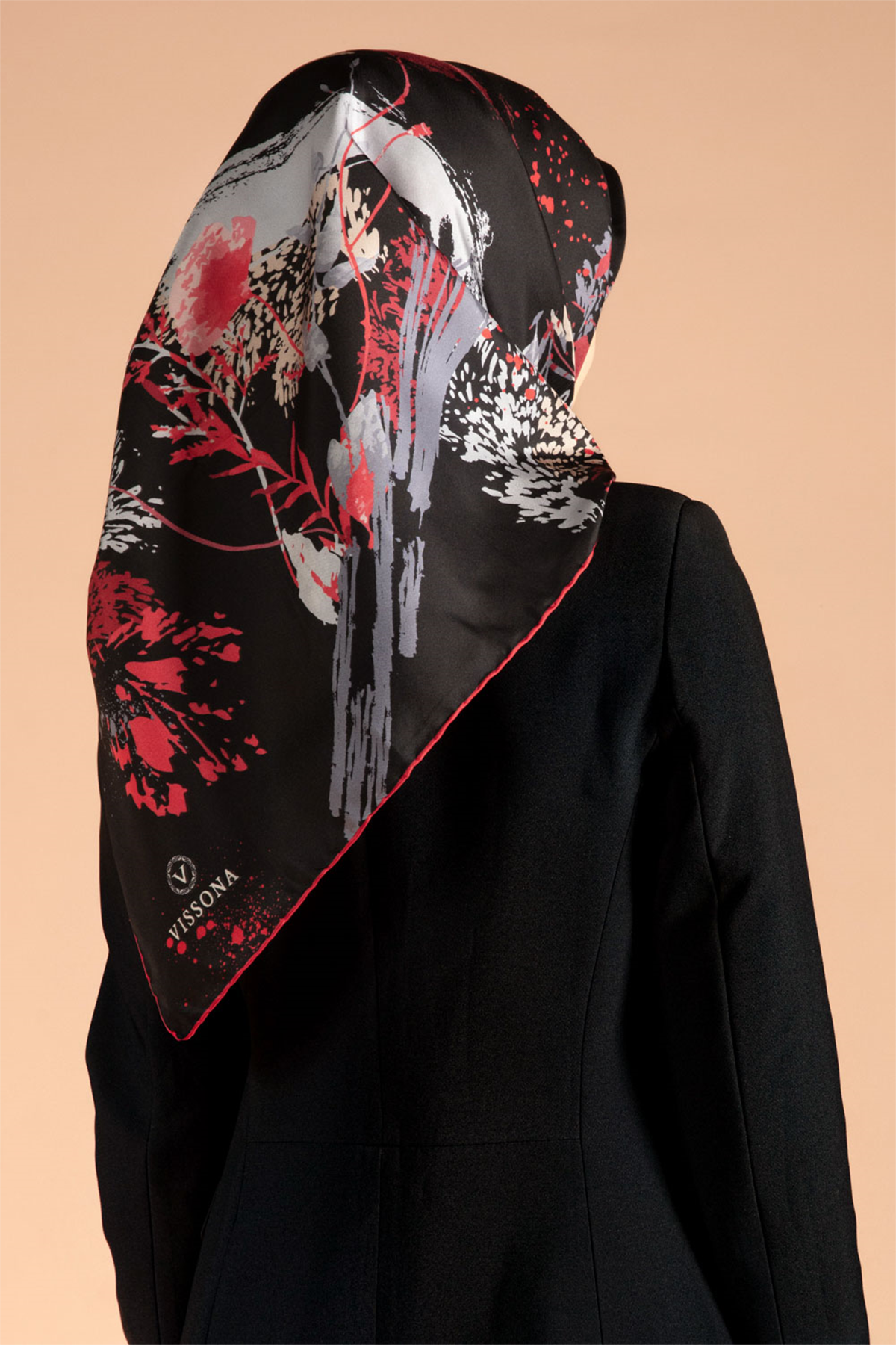 %100 Twill İpek Suluboya Çiçek Desenli Siyah - Bordo Renkli 90x90 Eşarp Dikim Şekli : El Dikişi