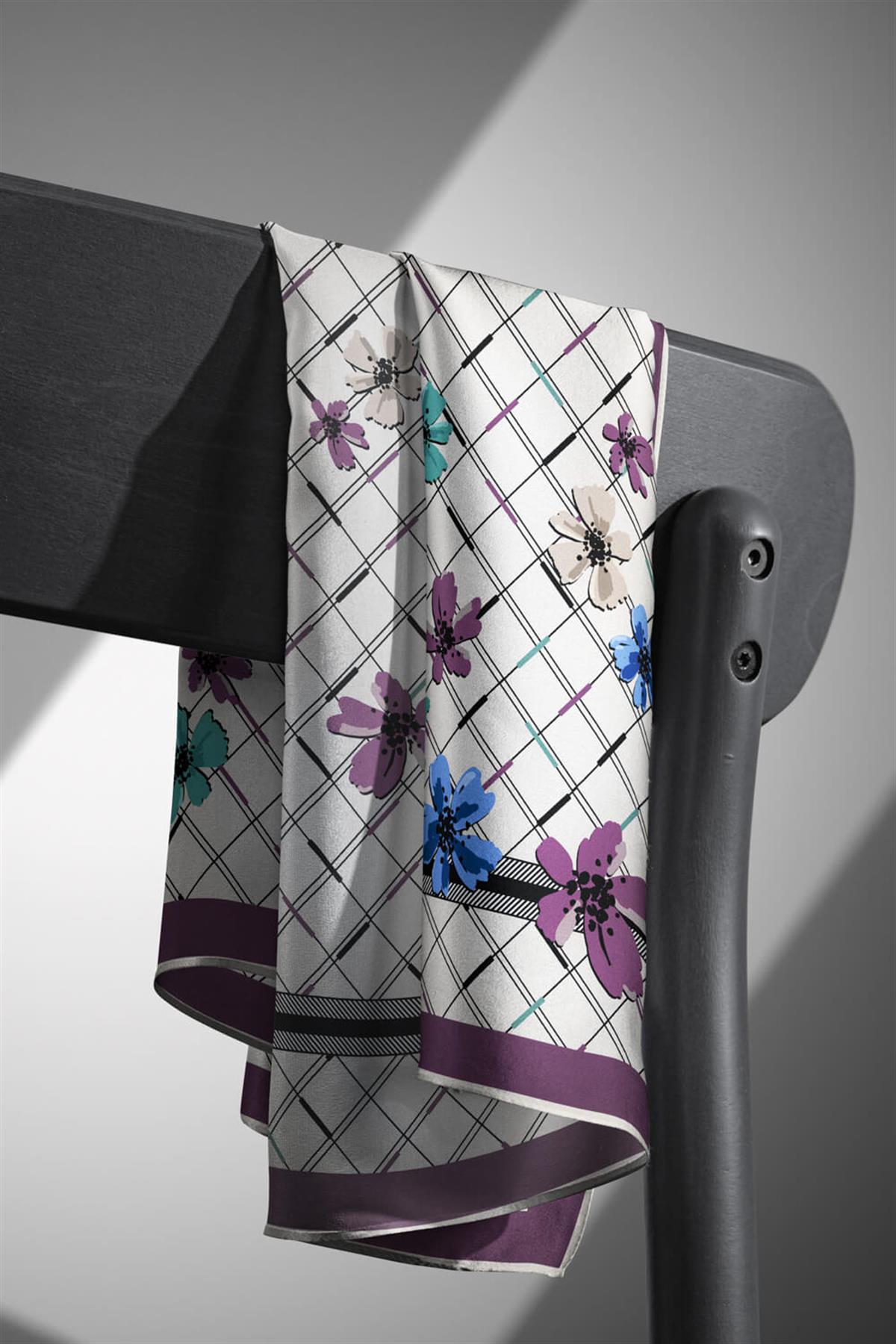 %100 Twill İpek Çıtır Çiçek Desenli Mor - Krem Renkli 90x90 Eşarp Dikim Şekli : El Dikişi