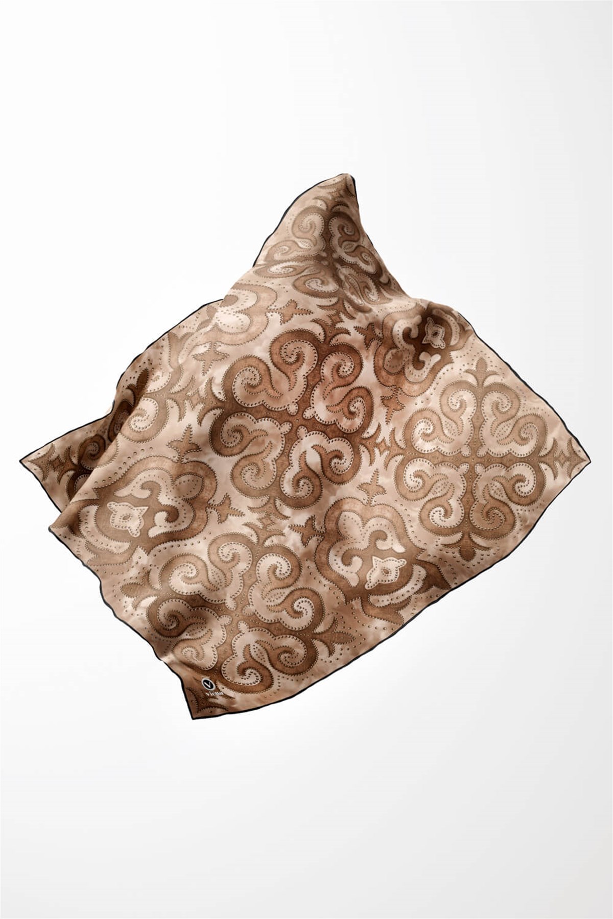 Twill Barok Desenli Bej Renkli 90x90 Eşarp (İpek İçermez) Kenar Dikiş Şekli El Dikişli
