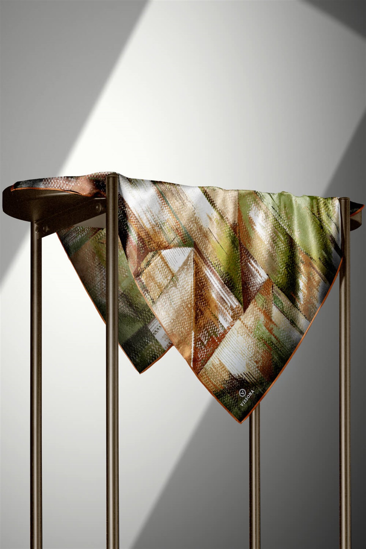 %100 Twill İpek Efektli ve Geometrik Desenli Haki - Taba Renkli 90x90 Eşarp Dikim Şekli : El Dikişi