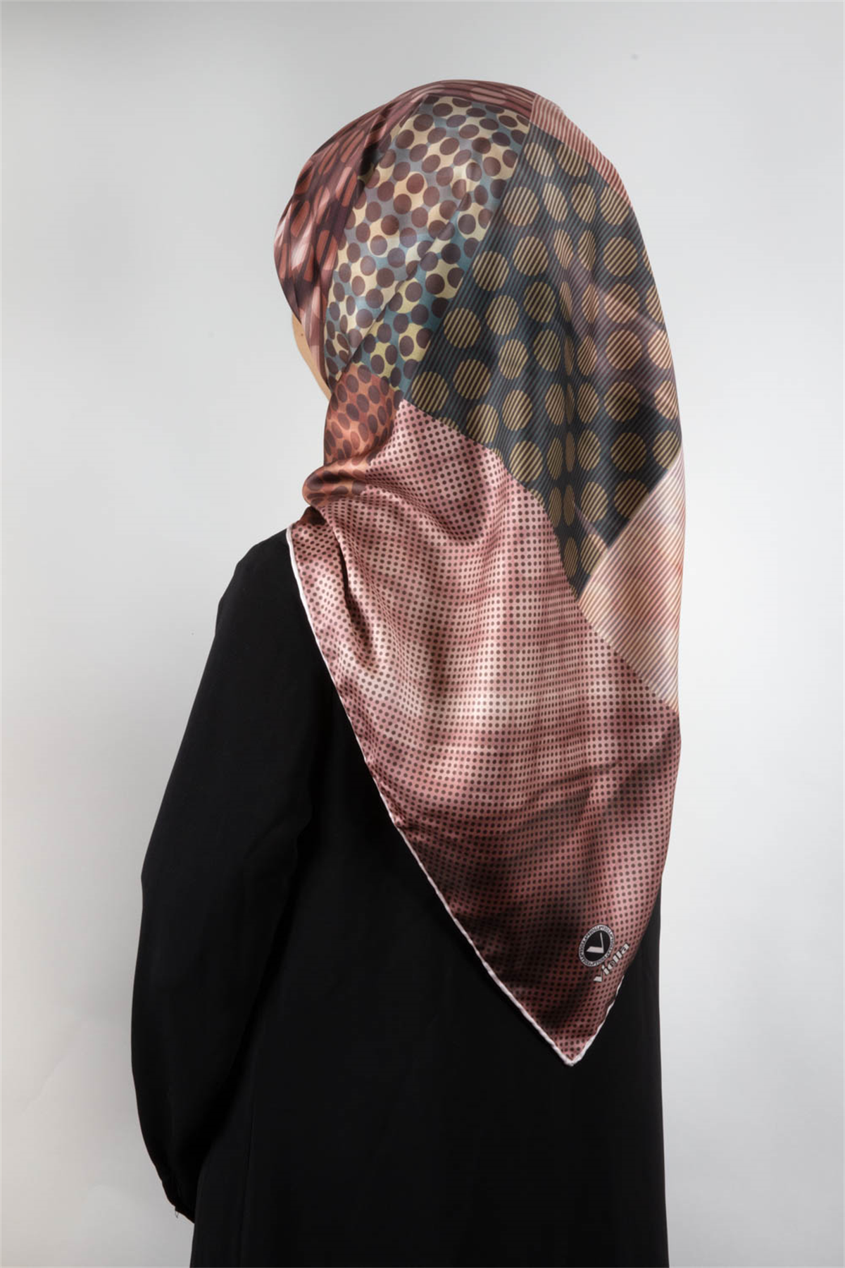 Twill Geometrik Desenli Bakır Renkli 90x90 Eşarp (İpek İçermez) Kenar Dikiş Şekli El Dikişli