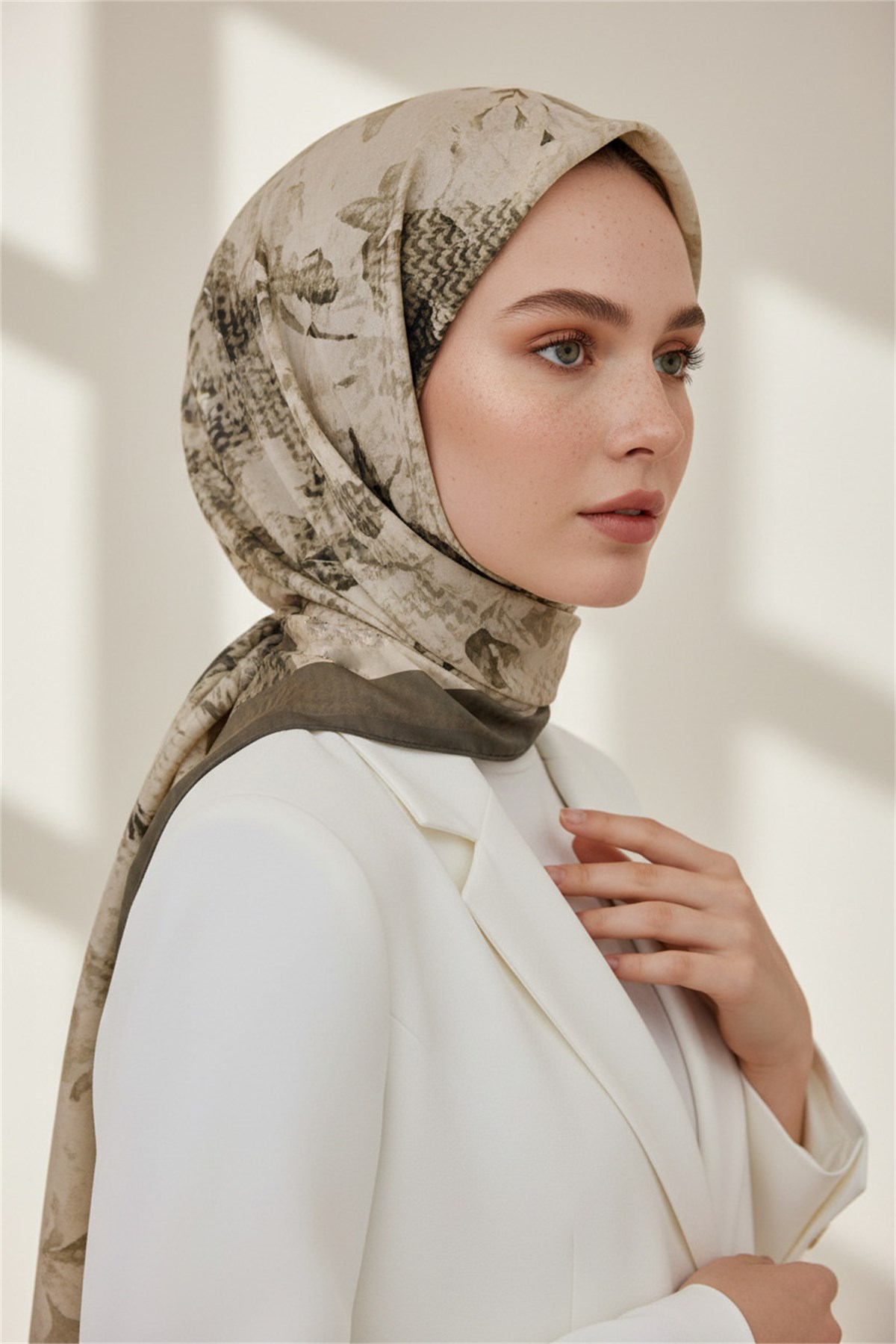 KREP EKOSELİ SONBAHAR DESENLİ FÜME RENKLİ 75X195 KIRIŞMAZ ŞAL