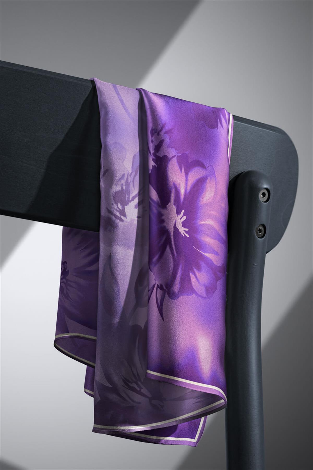 100% Twill İpek Çiçek Desenli Lila Renkli 90x90 Dikim Şekli : El Dikişi Eşarp