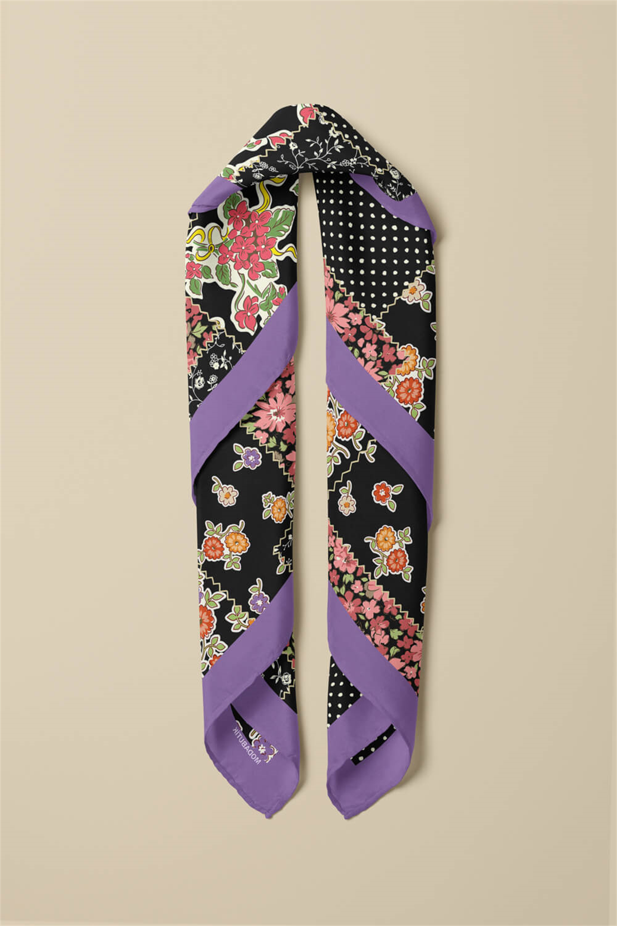 A47 Kadın Patchwork Desenli Bandana 50x50 DG0114-22