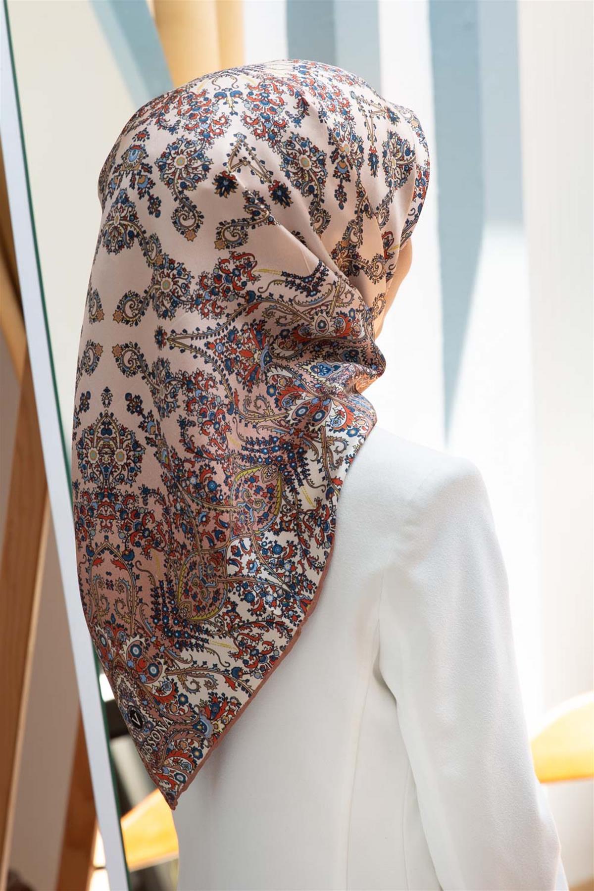 %100 Twill İpek Şal Desenli Bakır Renkli 90x90 Eşarp Dikim Şekli : El Dikişi