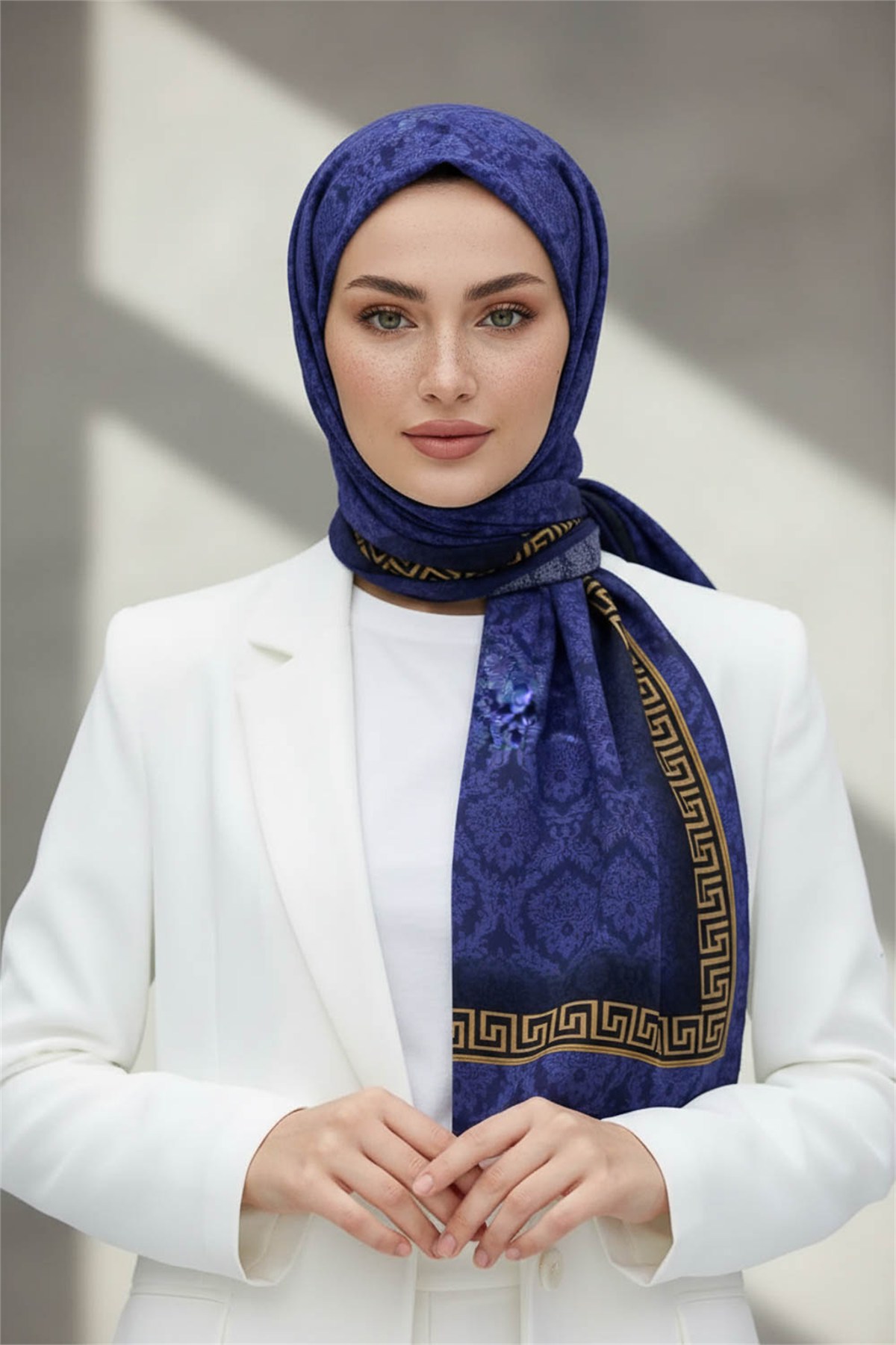 KREP GOLD DETAYLI BAROK DESENLİ LACİVERT RENKLİ 75X195 KIRIŞMAZ ŞAL