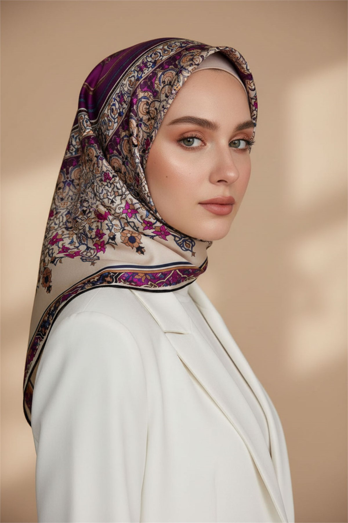 %100 Twill İpek Şal Desenli Mürdüm Renkli 90x90 Eşarp Dikim Şekli : El Dikişi