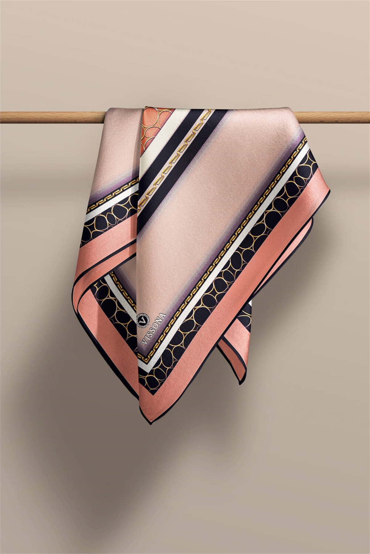 % 57 İPEK % 43 VİSKON Twill İpek Gold Halka Desenli Nar Çiçeği - Siyah Renkli 90x90 Eşarp Dikim Şekli : El Dikişi