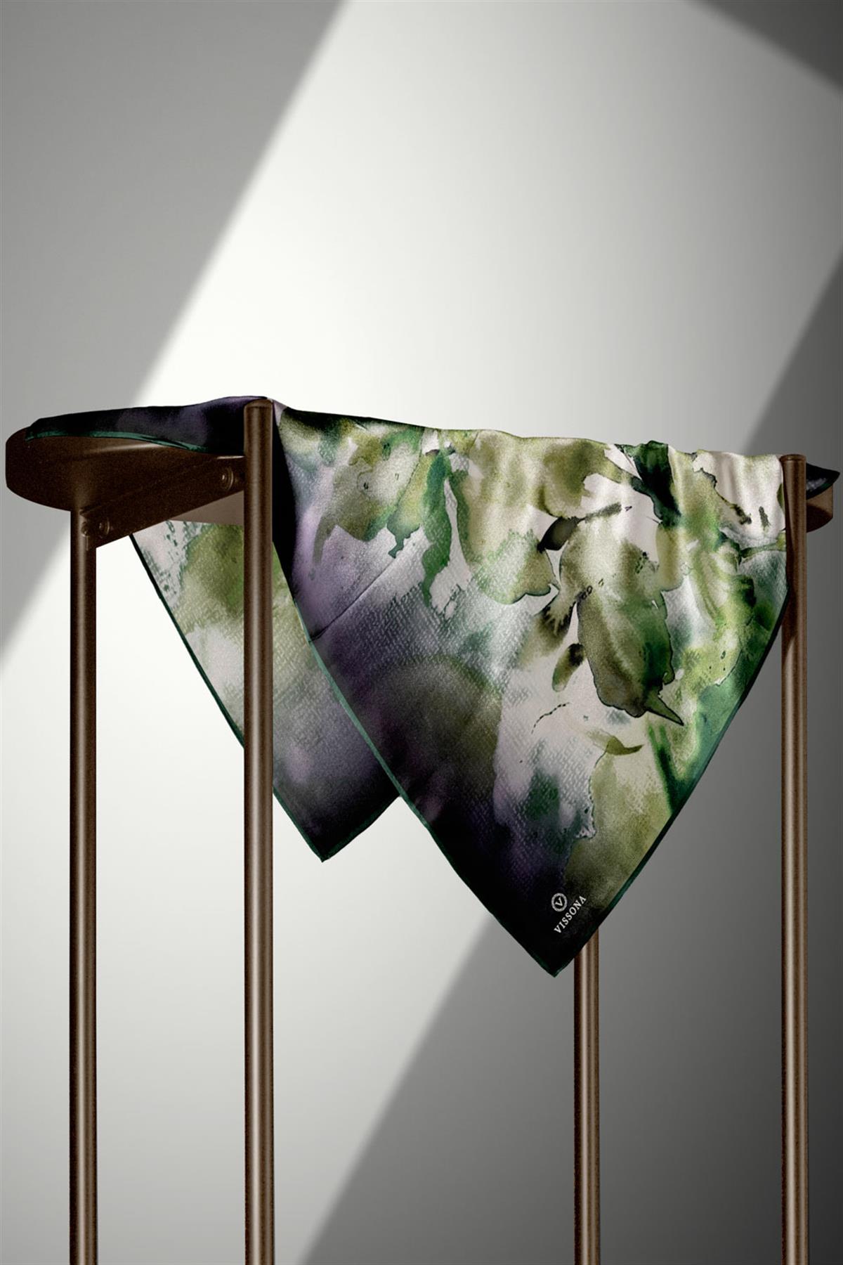 %100 Twill İpek Suluboya Çiçek Desenli Zümrüt Yeşili - Haki Yeşili Renkli 90x90 Eşarp Dikim Şekli : El Dikişi