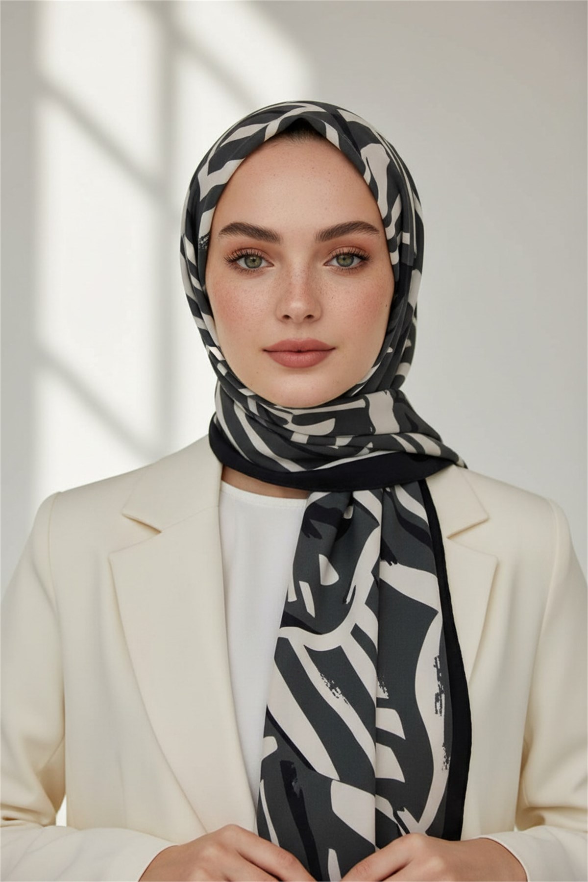 KREP ÇİZGİ DESENLİ FÜME RENKLİ 75X195 KIRIŞMAZ ŞAL