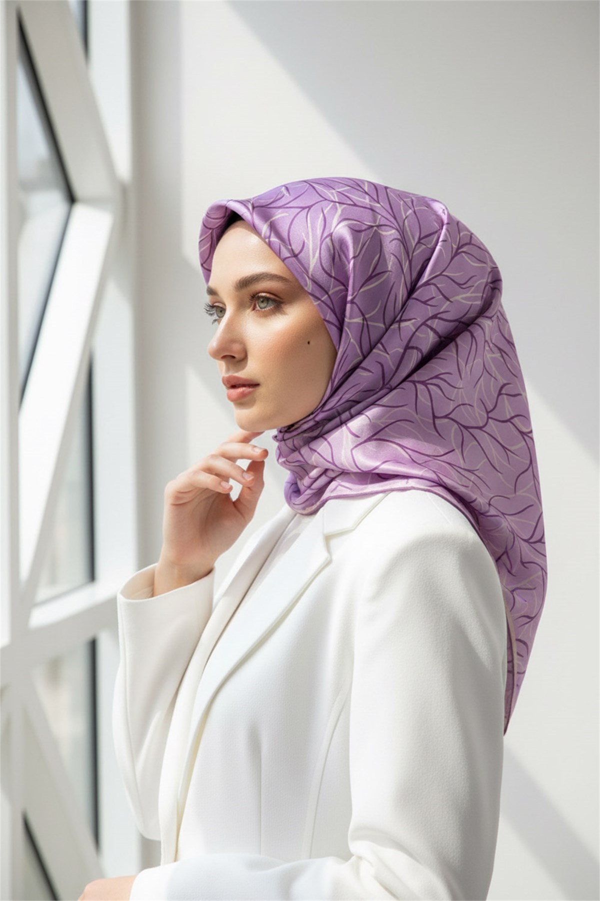 %100 Twill İpek Degrade Desenli Lila Renkli 90x90 Eşarp Dikim Şekli : El Dikişi