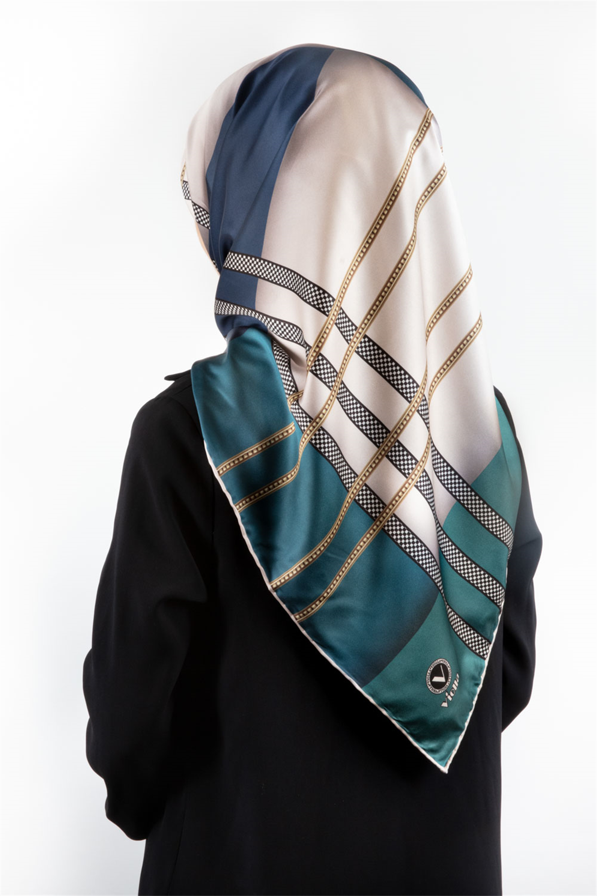 Twill Geometrik Desenli Petrol Yeşili - İndigo Renkli 90x90 Eşarp (İpek İçermez) Kenar Dikiş Şekli El Dikişli
