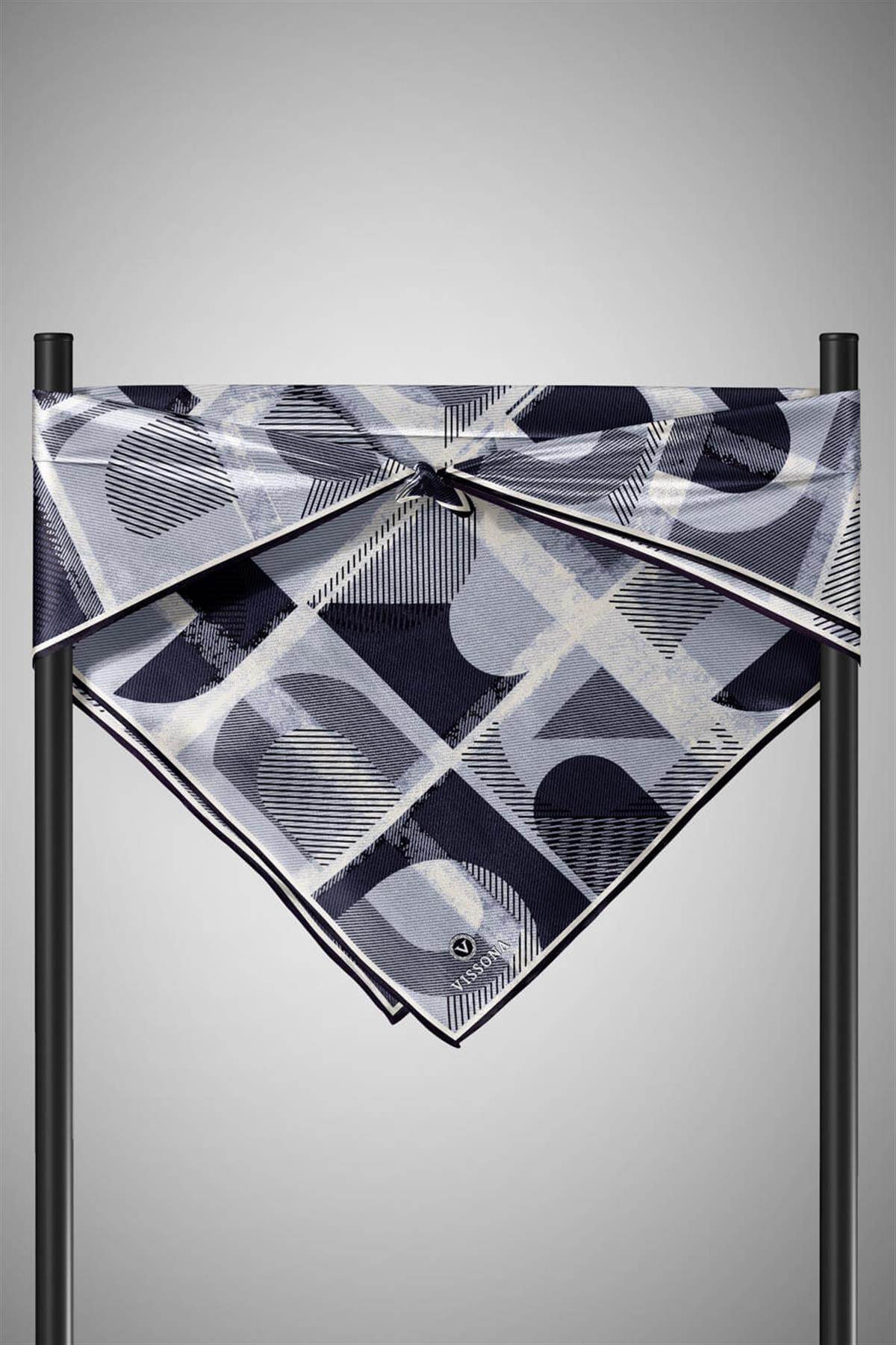 %100 Twill İpek Geometri Desenli Siyah-Krem Renkli 90x90 Eşarp Kenar Dikiş Şekli El Dikişli