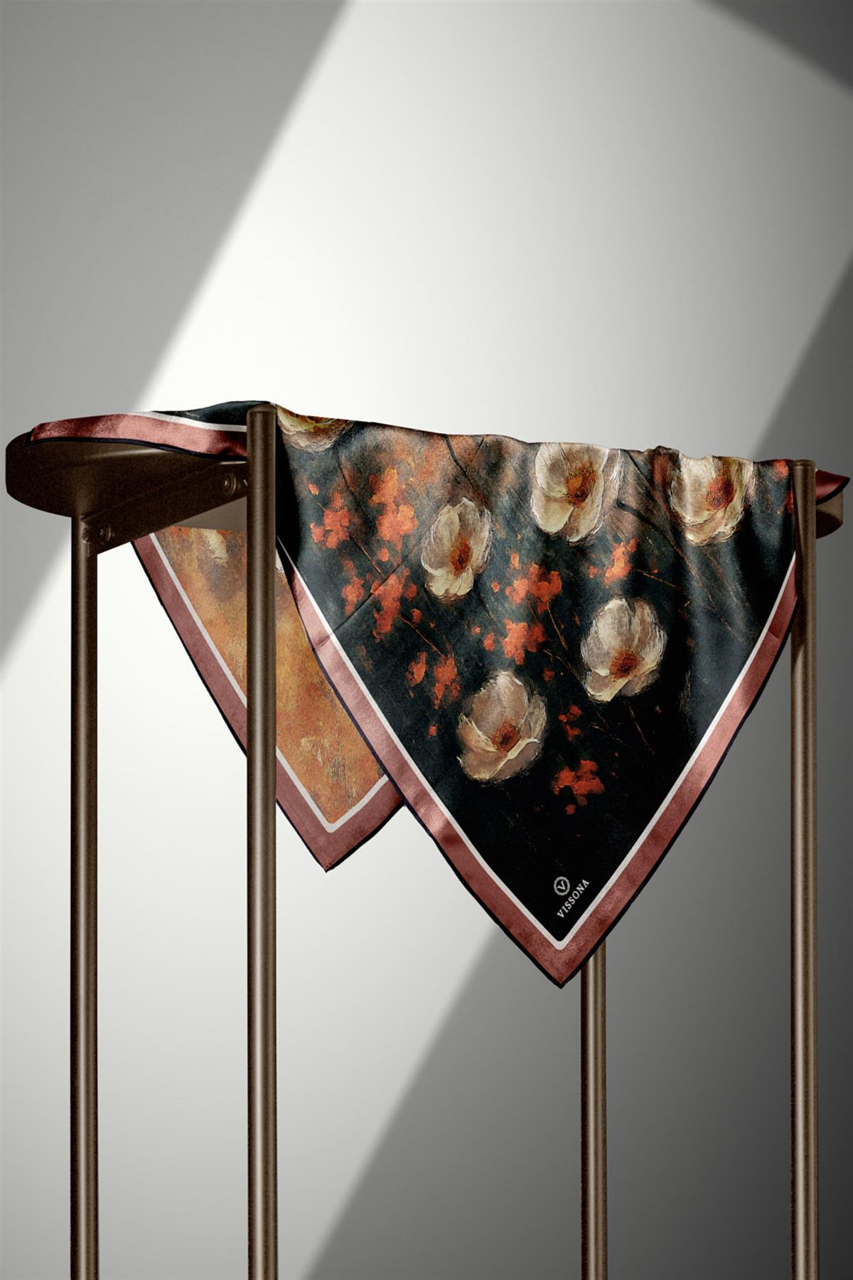 %100 Twill İpek Yağlı Boya Çiçek Desenli Taba - Petrol Yeşili Renkli 90x90 Eşarp Dikim Şekli : El Dikişi