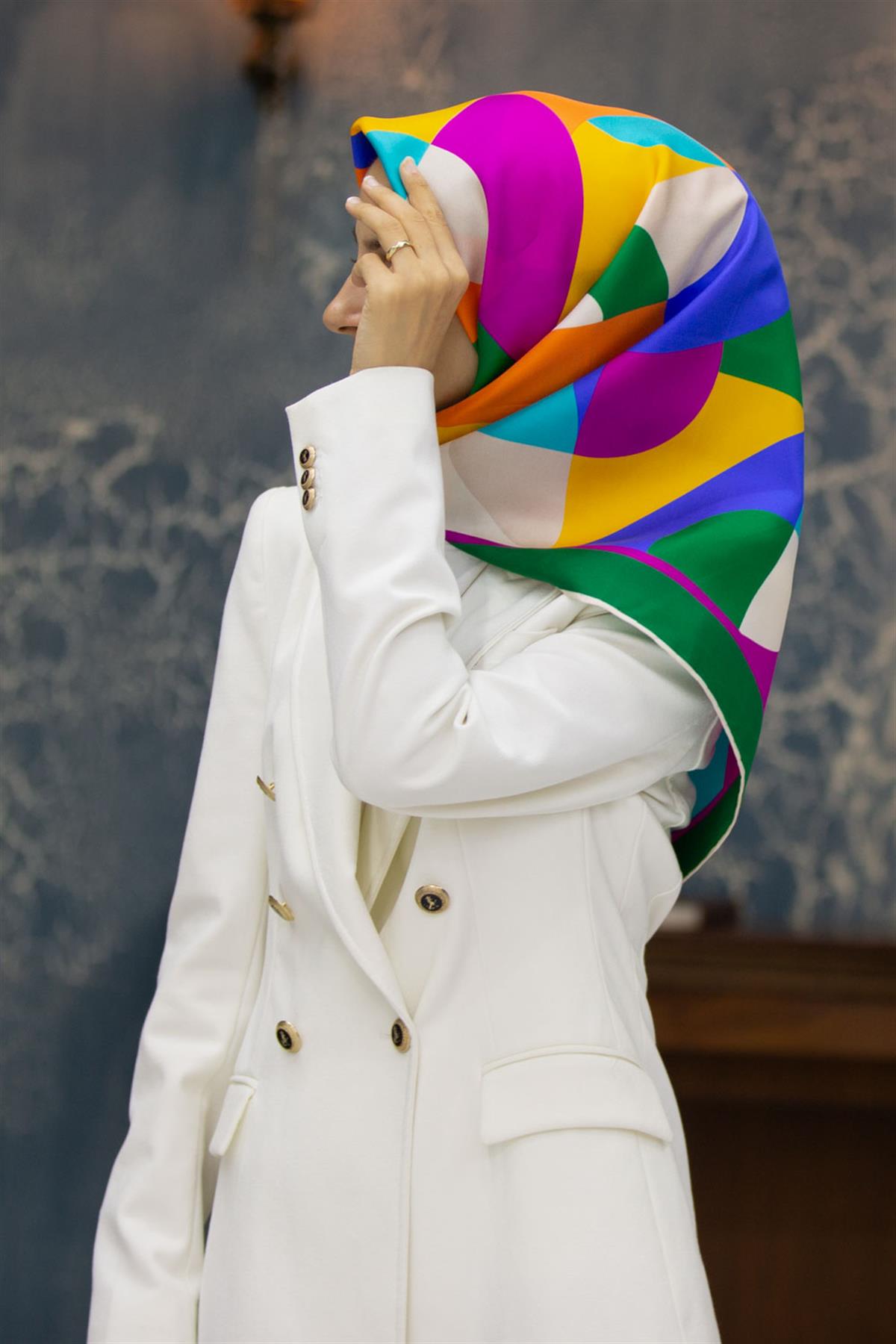 %100 Twill Renk Bloklu Çizgili Desenli Zümrüt Yeşili - Taba Renkli 90x90 Eşarp Dikim Şekli: El Dikişii