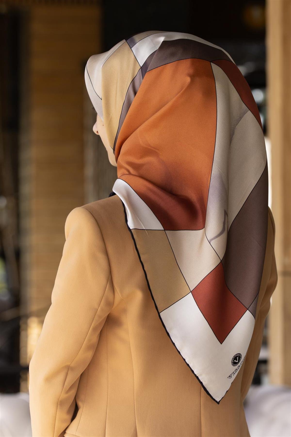%100 Twill İpek Geometrik Desenli Turuncu - Vizon  Renkli 90x90 Eşarp Dikim Şekli : El Dikişi