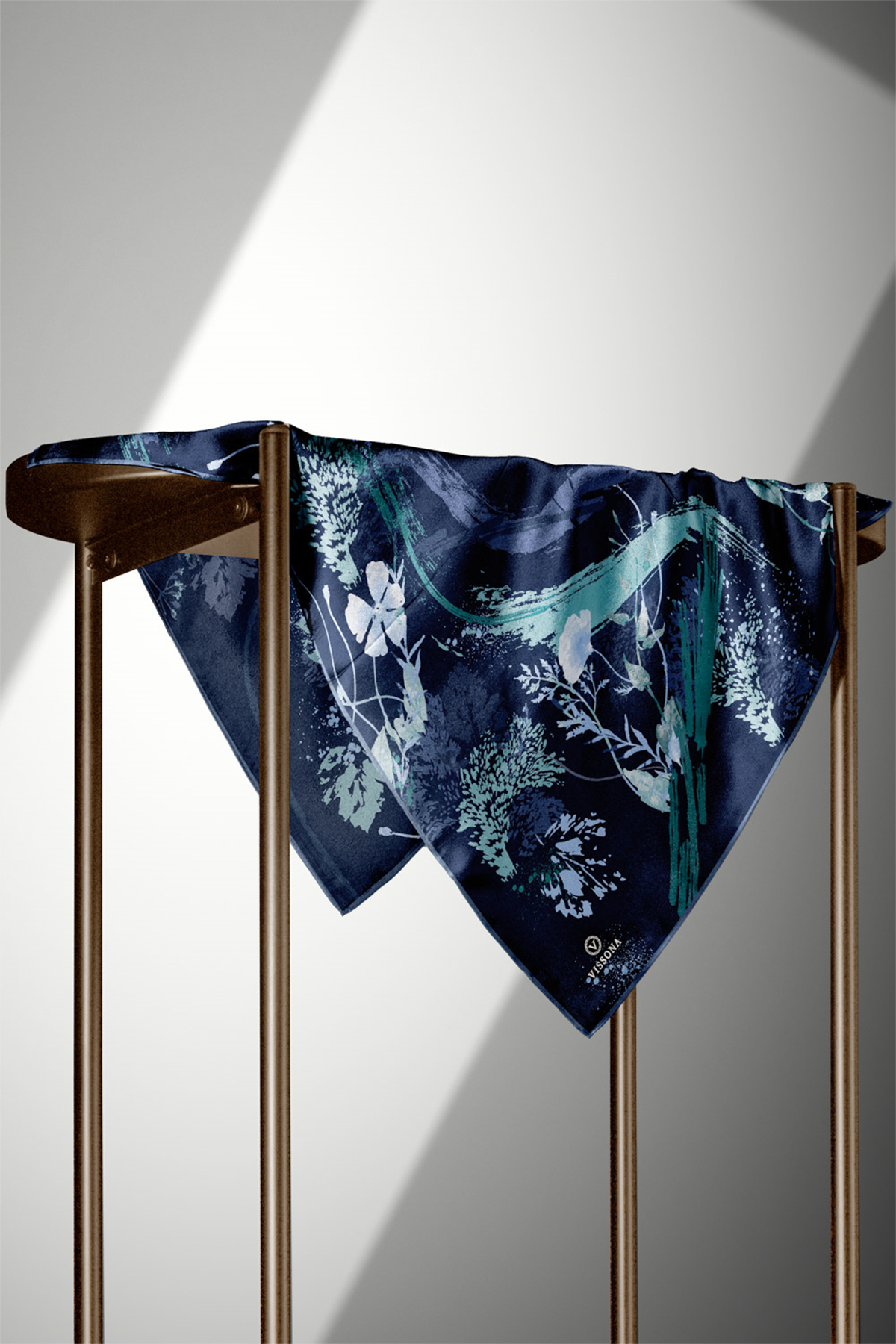 %100 Twill İpek Suluboya Çiçek Desenli Lacivert - İndigo Renkli 90x90 Eşarp Dikim Şekli : El Dikişi