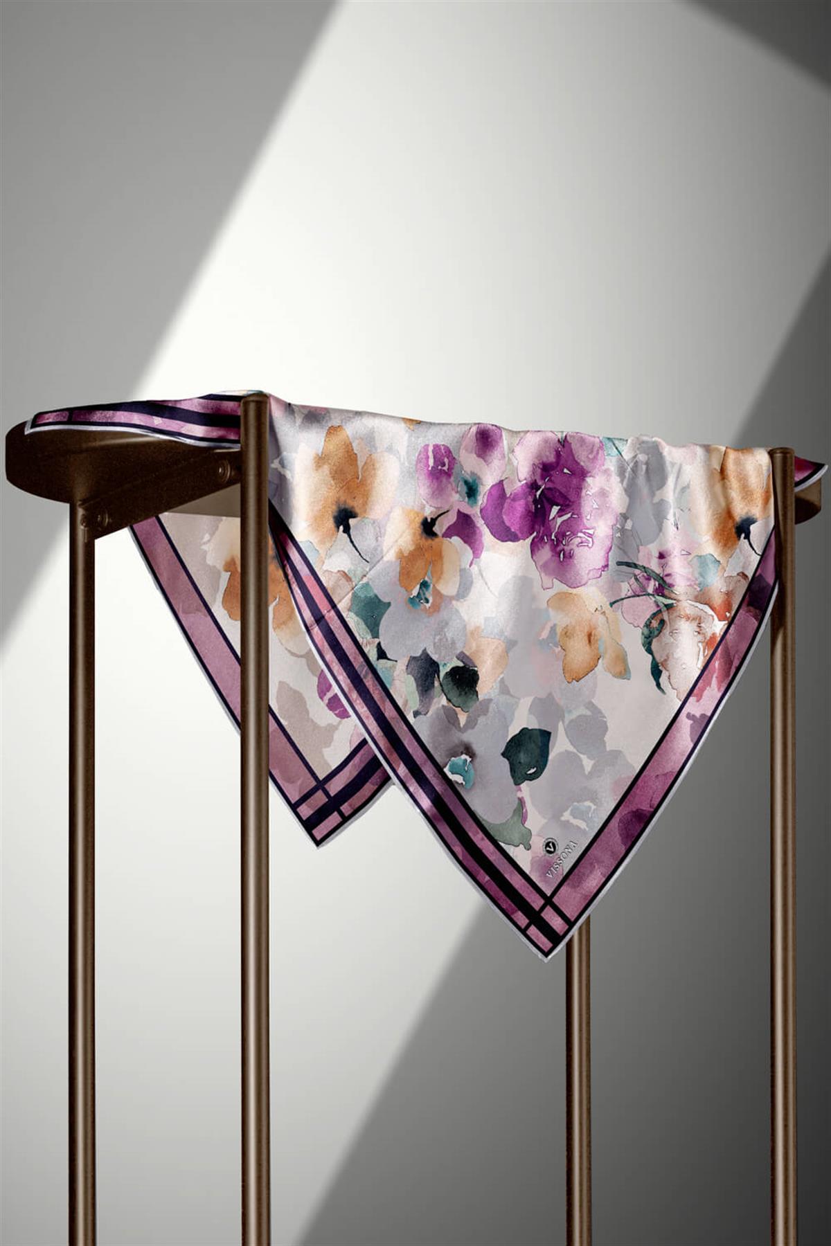 %100 Twill İpek Sulu Boyalı Çiçek Desenli Mor - Vizon Renkli 90x90 Eşarp Dikim Şekli : El Dikişi