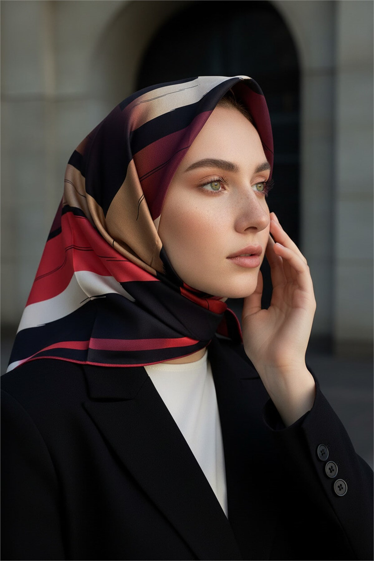 %57 İPEK %43 VİSKON Twill İpek Geometrik Fırça İzi Desenli Siyah - Bordo Renkli 90x90 Eşarp Dikim Şekli : El Dikişi