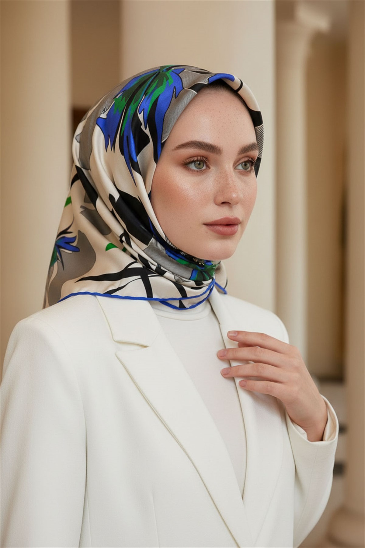 %100 Twill İpek Çiçek Desenli Krem - Saks Renkli 90x90 Eşarp Dikim Şekli : El Dikişi