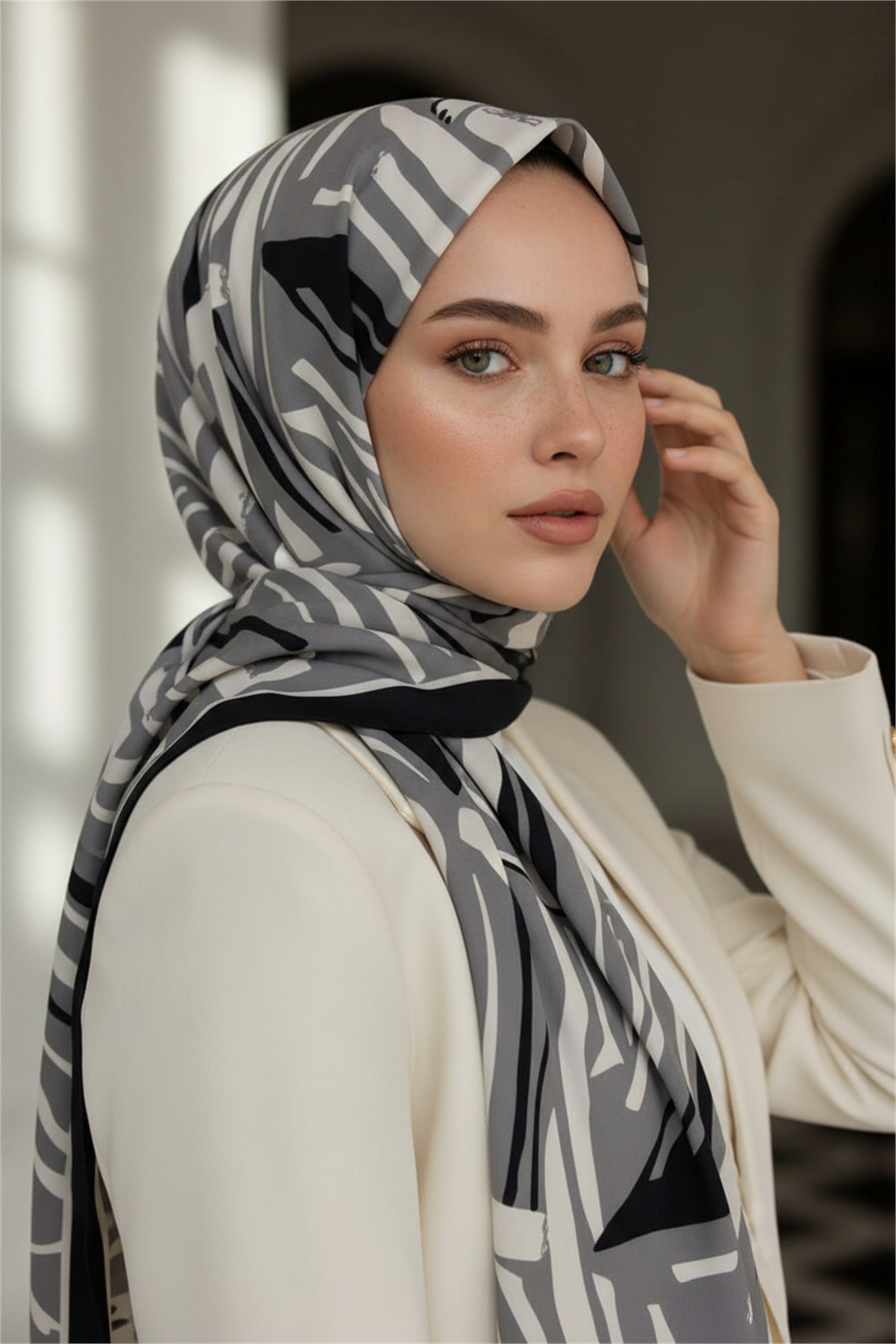 KREP ÇİZGİ DESENLİ GRİ RENKLİ 75X195 KIRIŞMAZ ŞAL
