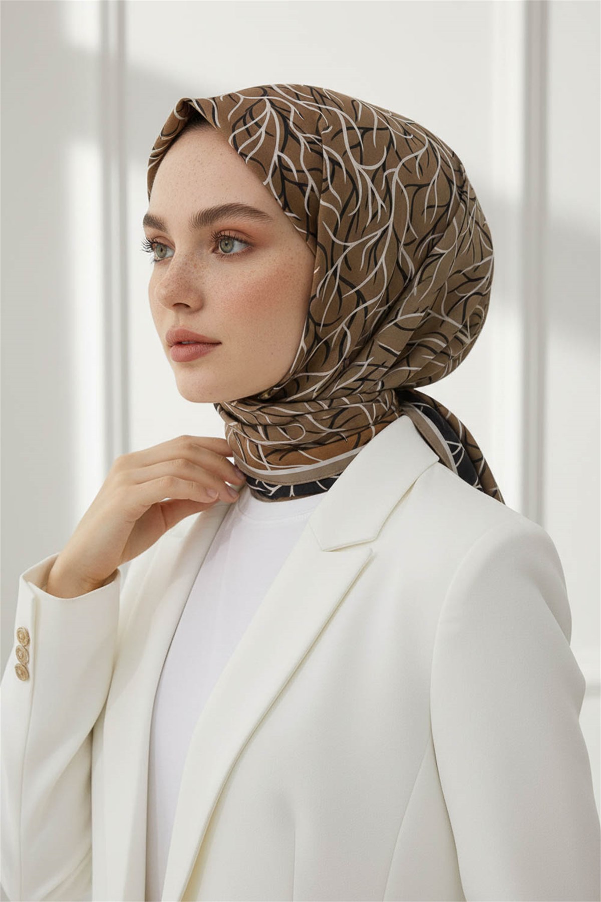 KREP GEOMETRİK DESENLİ BEJ RENKLİ 75X195 KIRIŞMAZ ŞAL