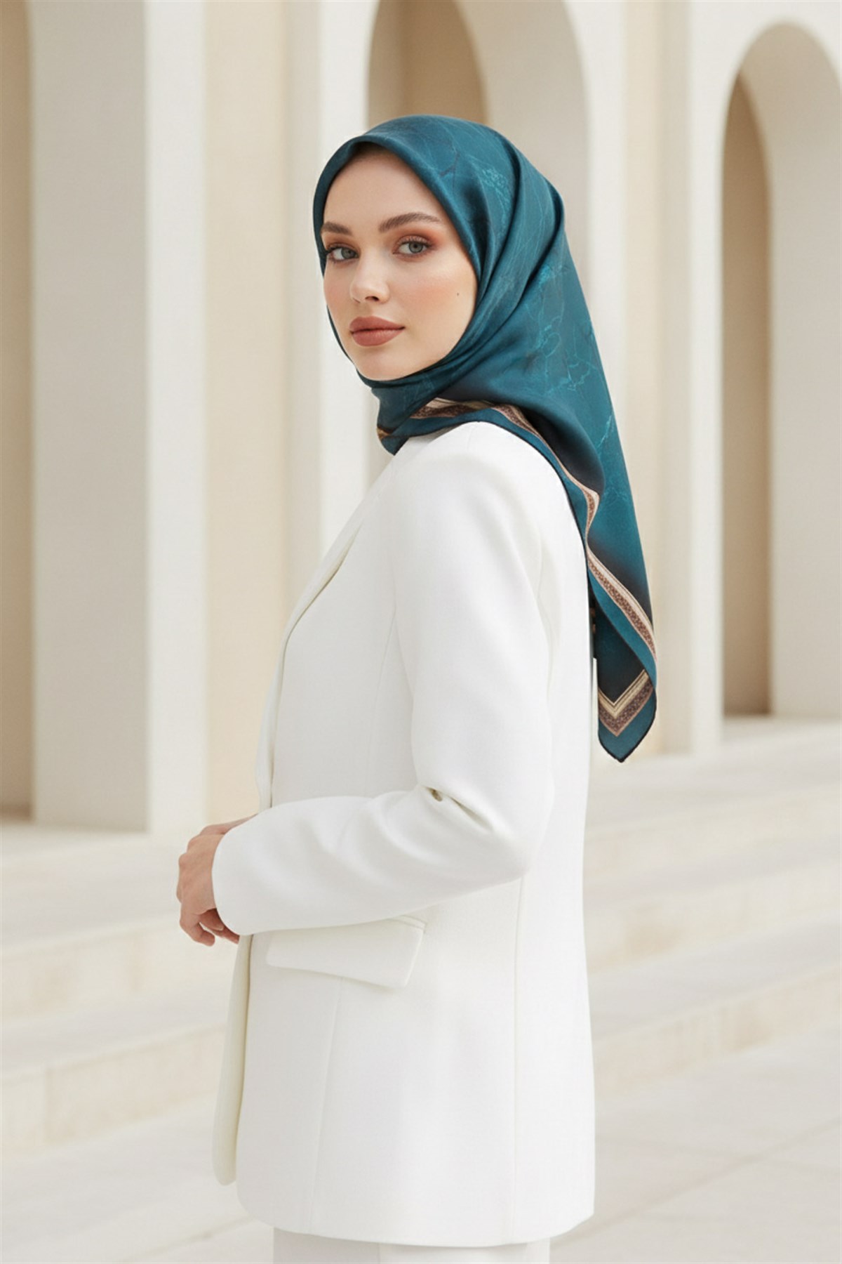 %100 Twill İpek Mermer Desenli Petrol Yeşili Renkli 90x90 Eşarp Dikim Şekli : El Dikişi
