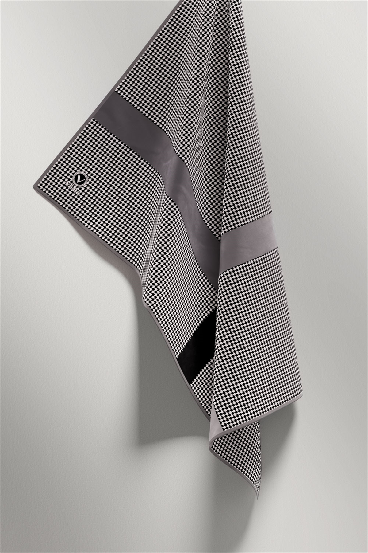 Twill Kazayaklı Şerit Desenli Gri Renkli 90x90 Eşarp (İpek İçermez) Dikim Şekli : El Dikişi