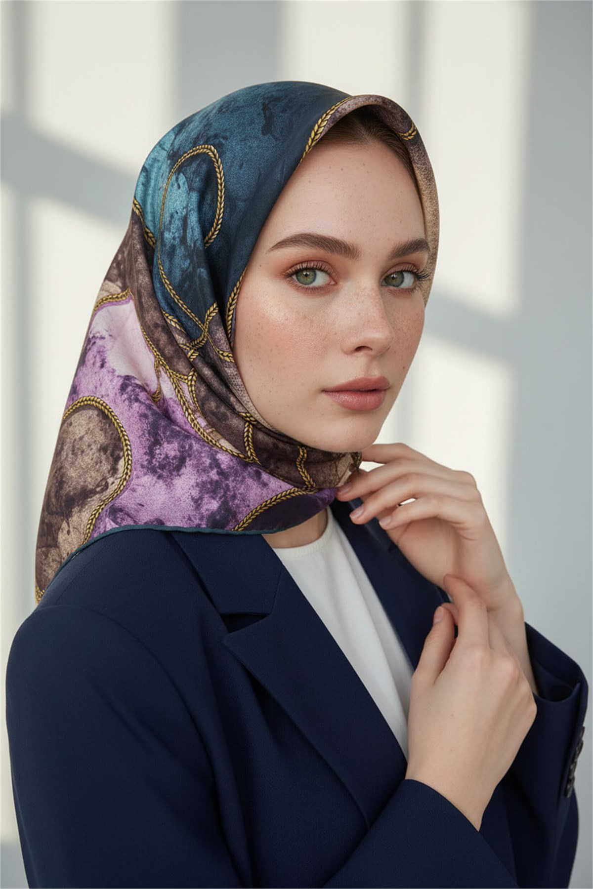 %100 Twill İpek Zincirli Mermer Desenli Petrol Yeşili - Lila Renkli 90x90 Eşarp Dikim Şekli : El Dikişi