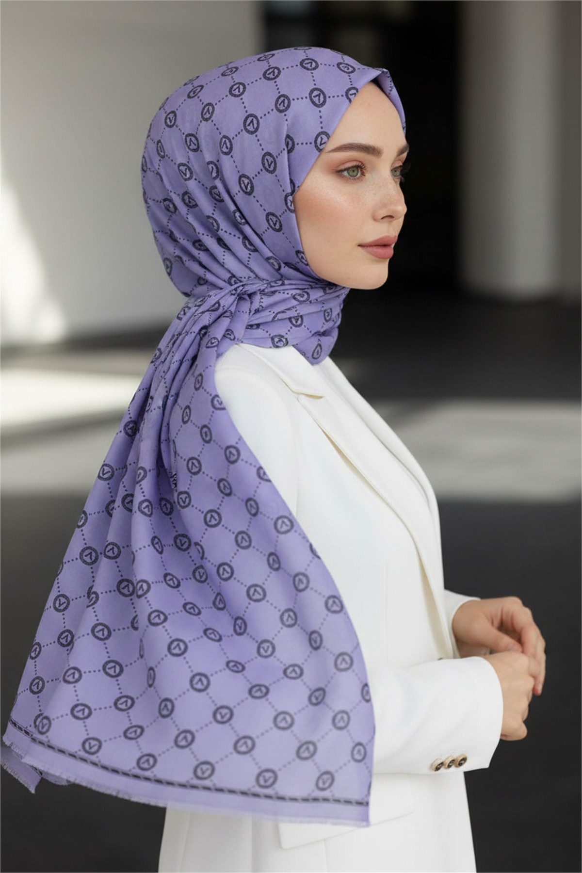 %100 Saf İpek Şal İnce Saten Vual Dokuma V Logo Desenli Lila Renkli 90x210 Şal