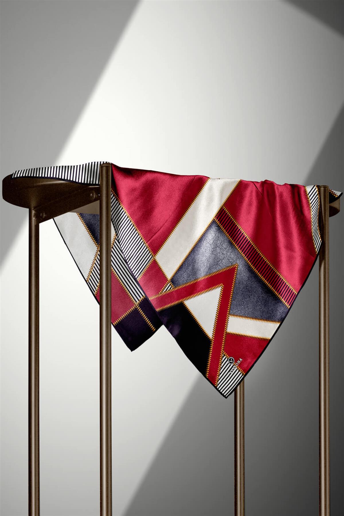 %100 Twill İpek Geometrik Desenli Bordo - Siyah Renkli 90x90 Eşarp Dikim Şekli : El Dikişi